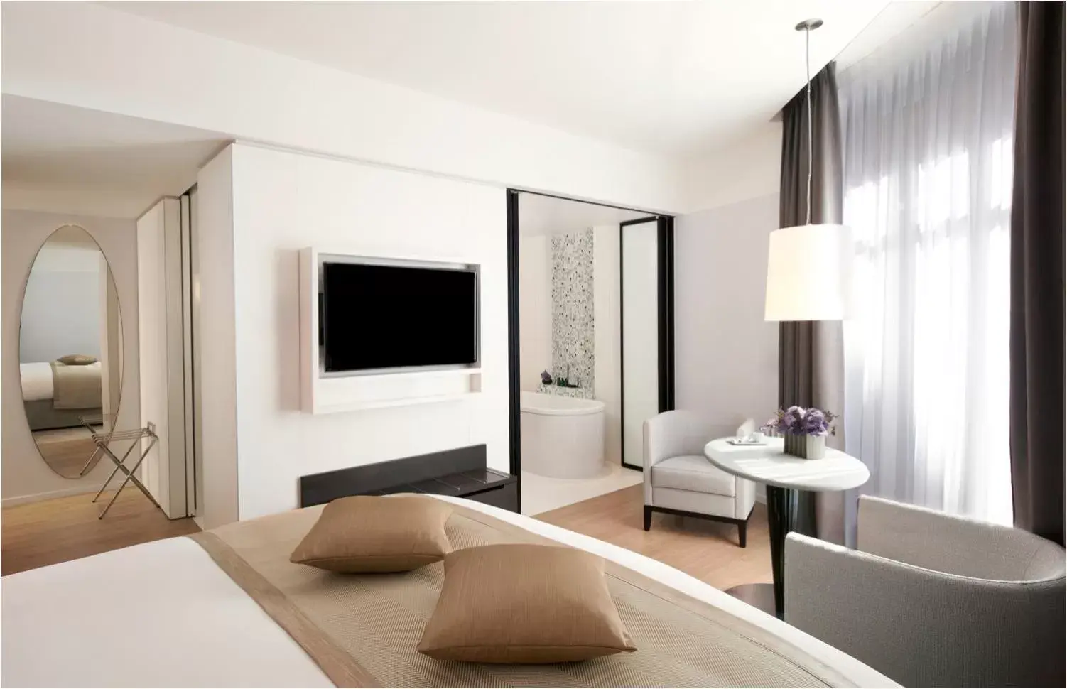 Bedroom, TV/Entertainment Center in Sofitel Paris Arc De Triomphe