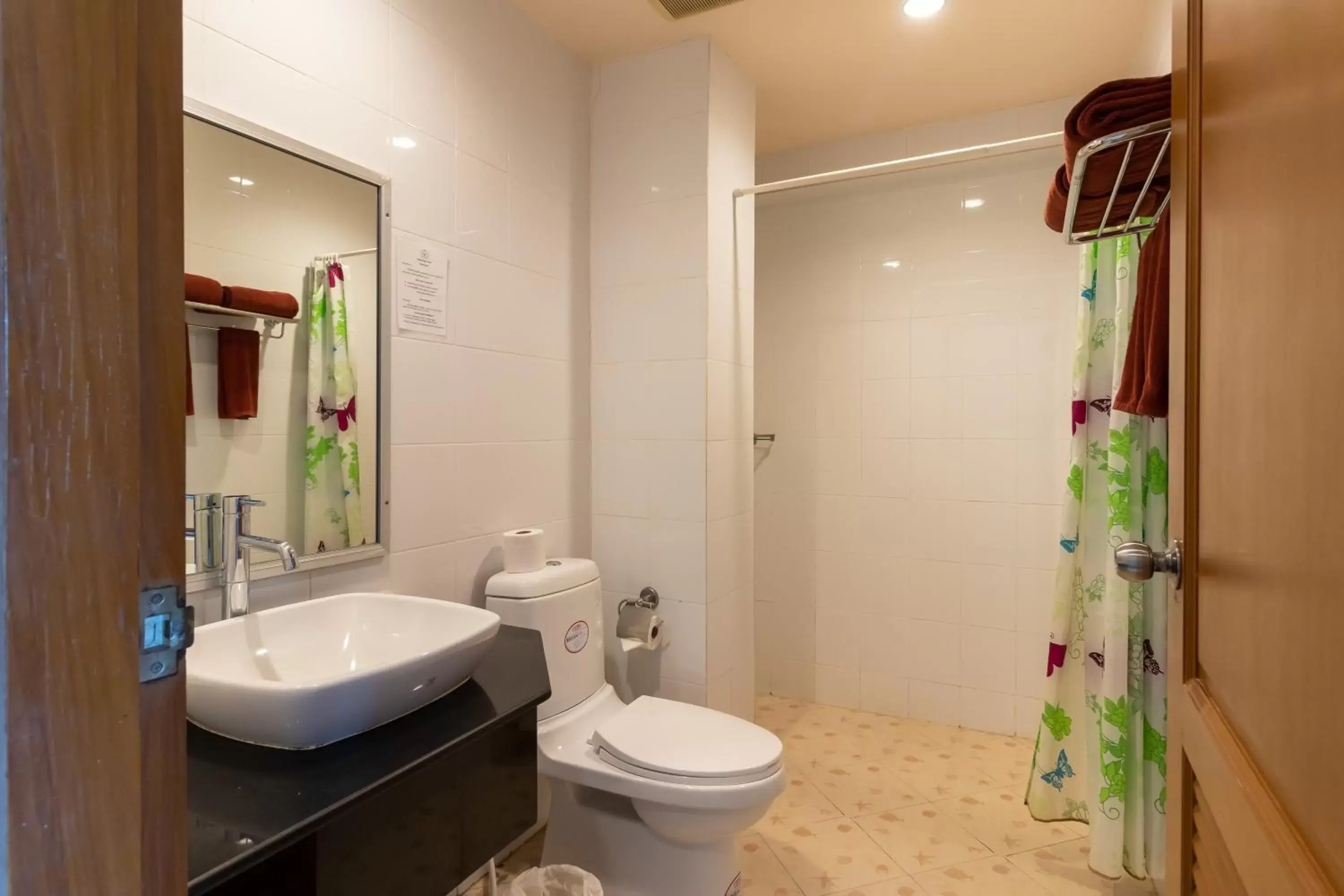 Bathroom in Thipurai Beach Hotel