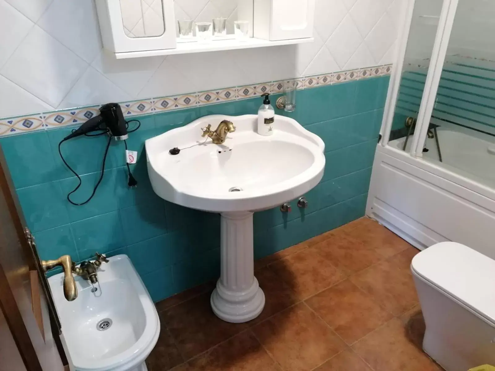 Bathroom in Hello Astur Green