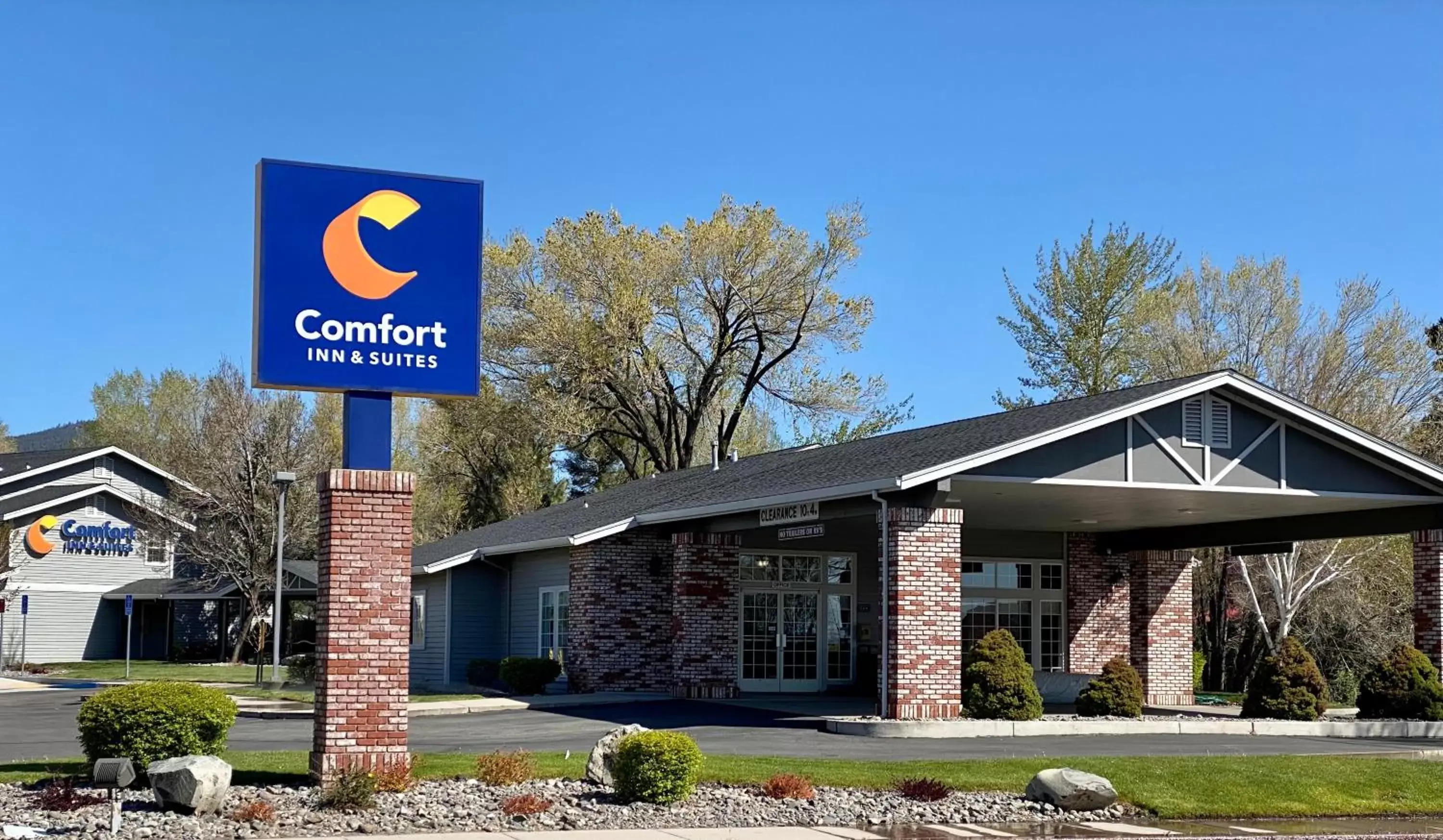 Property Building in Comfort Inn & Suites