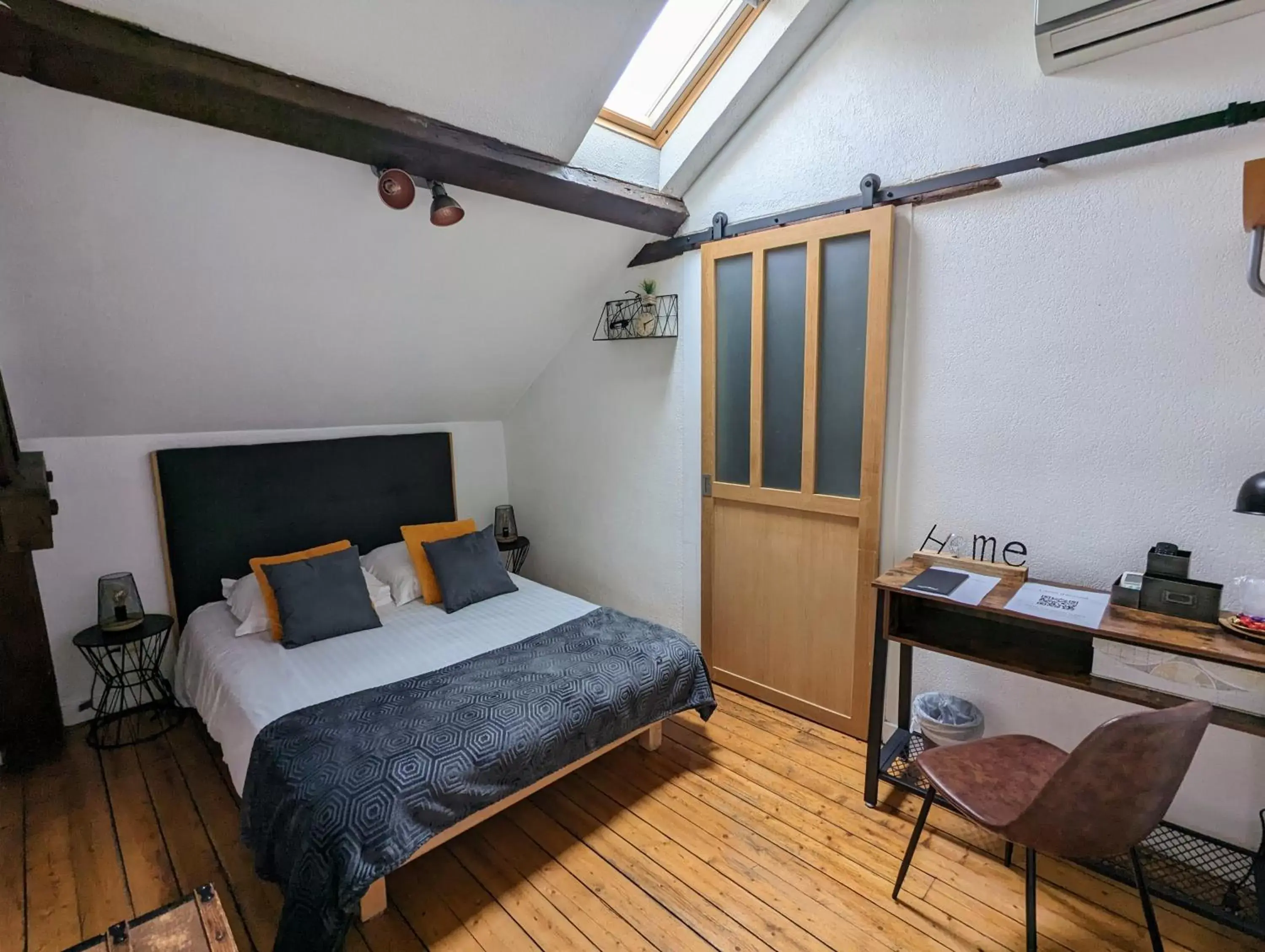 Photo of the whole room, Bed in Logis Hotel La Tourelle du Beffroi