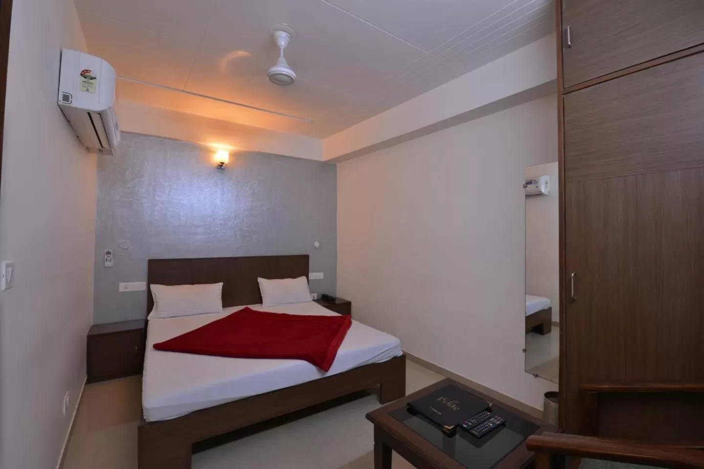 Bedroom, Bed in Hotel Pride