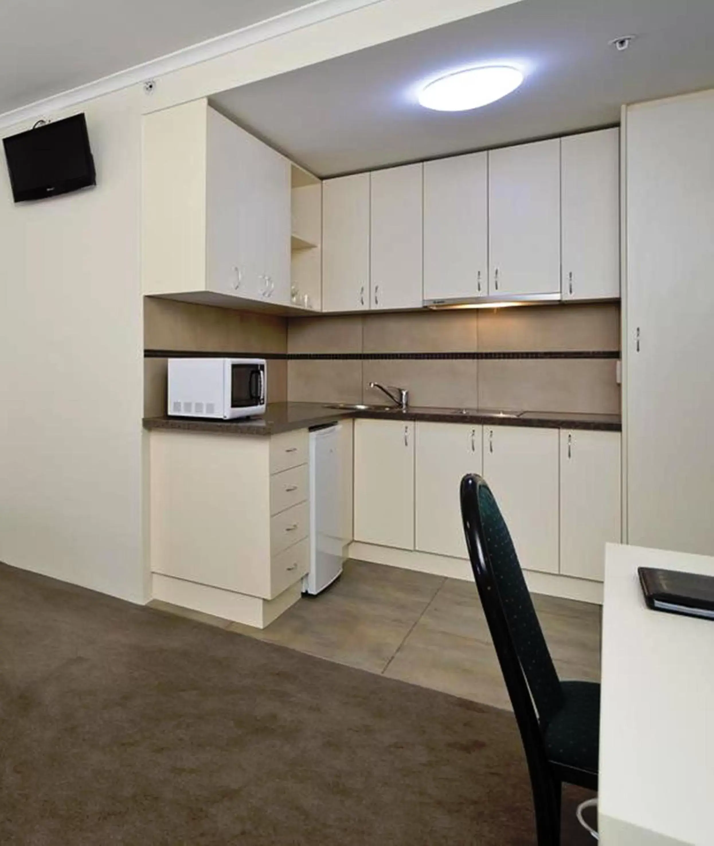 Kitchen or kitchenette, Kitchen/Kitchenette in Carlton Lygon Lodge