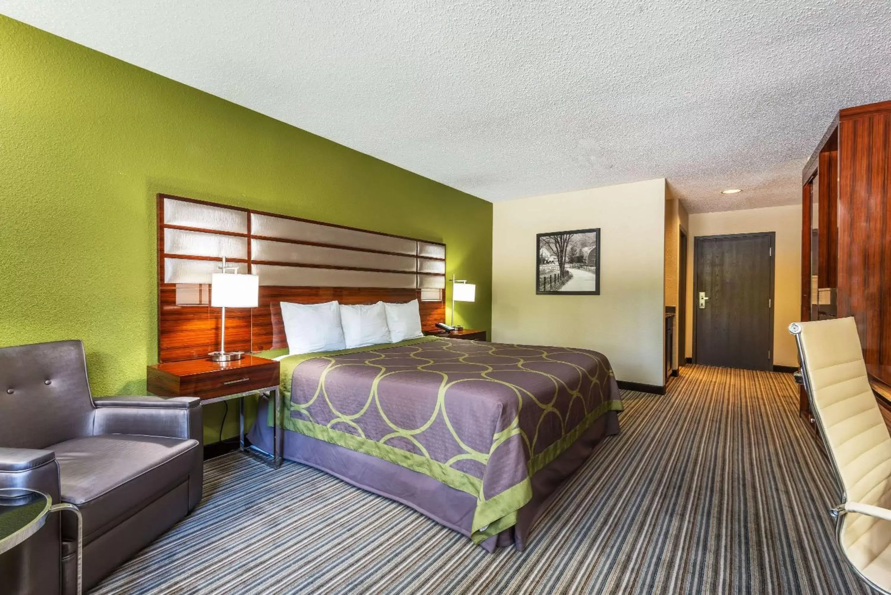 Photo of the whole room, Bed in Super 8 by Wyndham Copley Akron