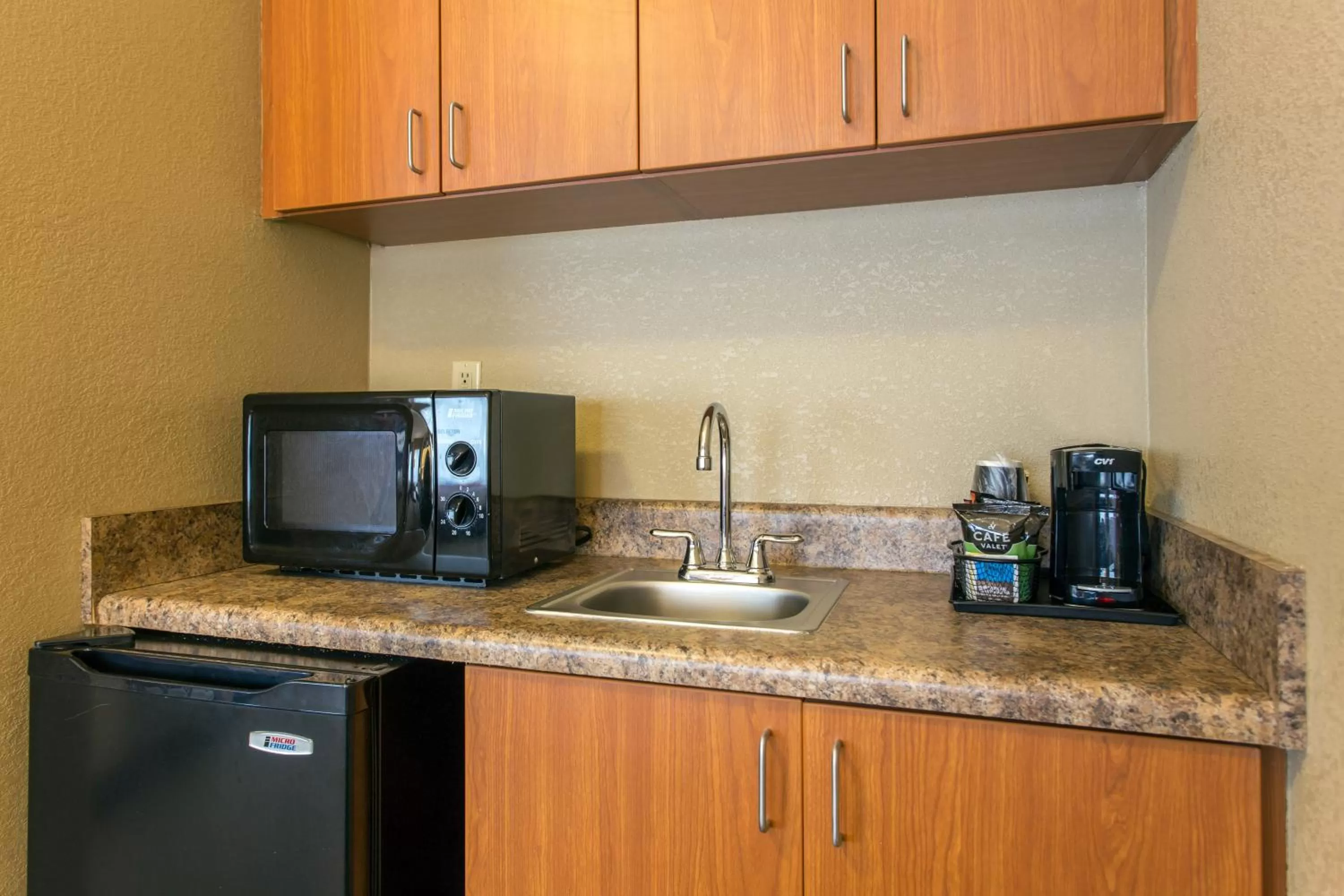 Kitchen or kitchenette in Comfort Suites Wilmington near Downtown