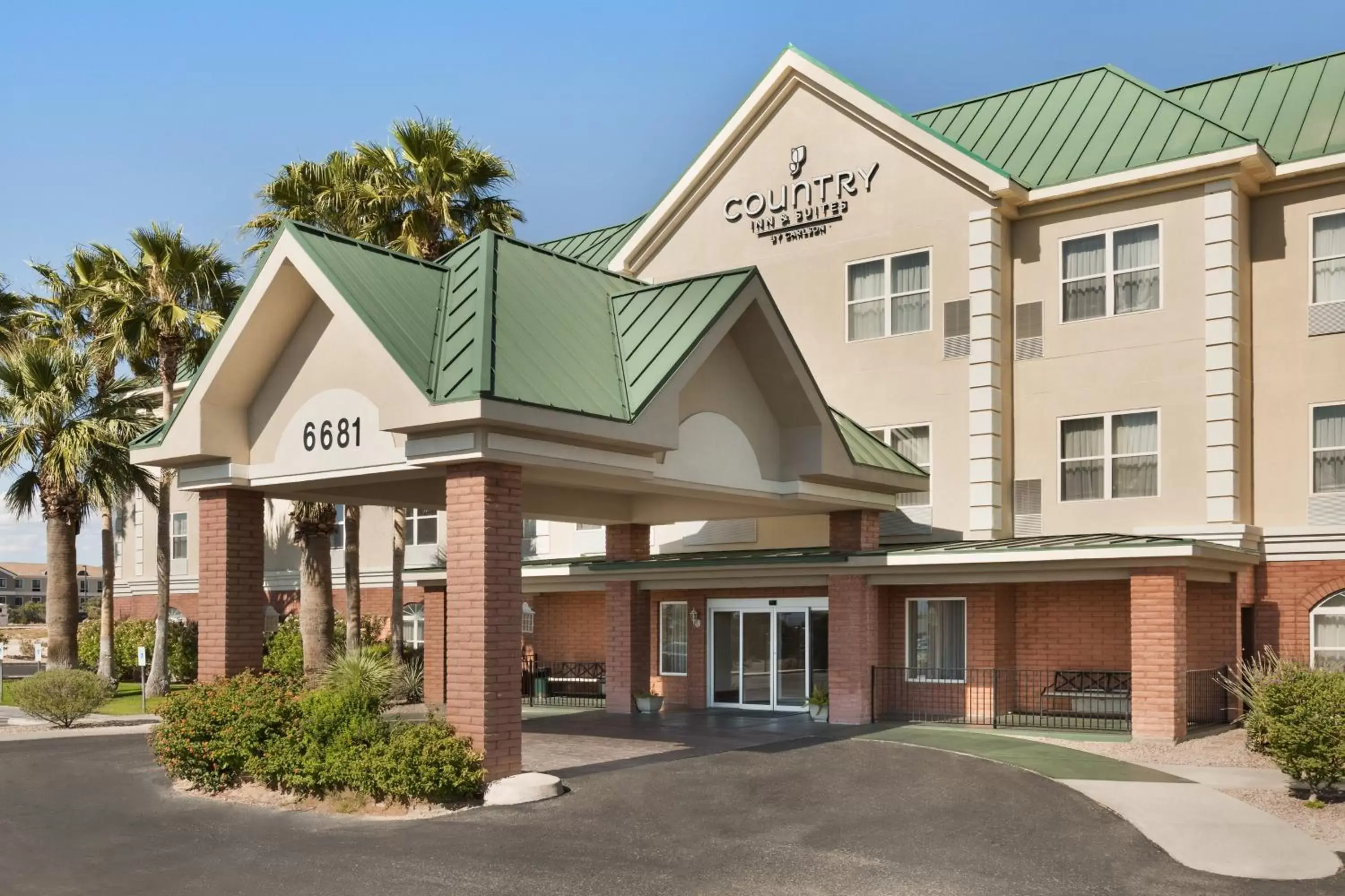 Facade/entrance, Property Building in Country Inn & Suites by Radisson, Tucson Airport, AZ