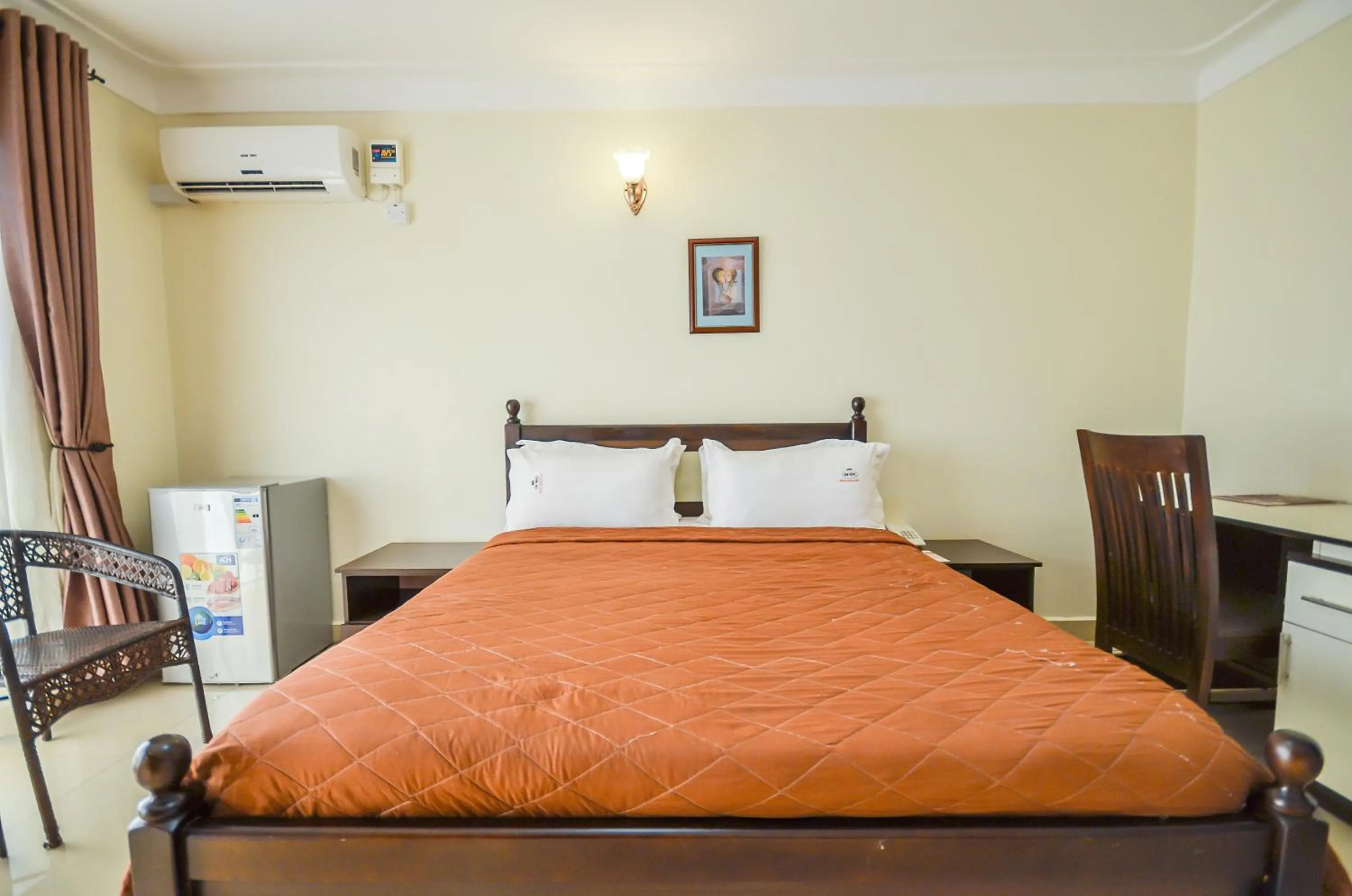 Bedroom, Bed in Marie's Royale Hotel