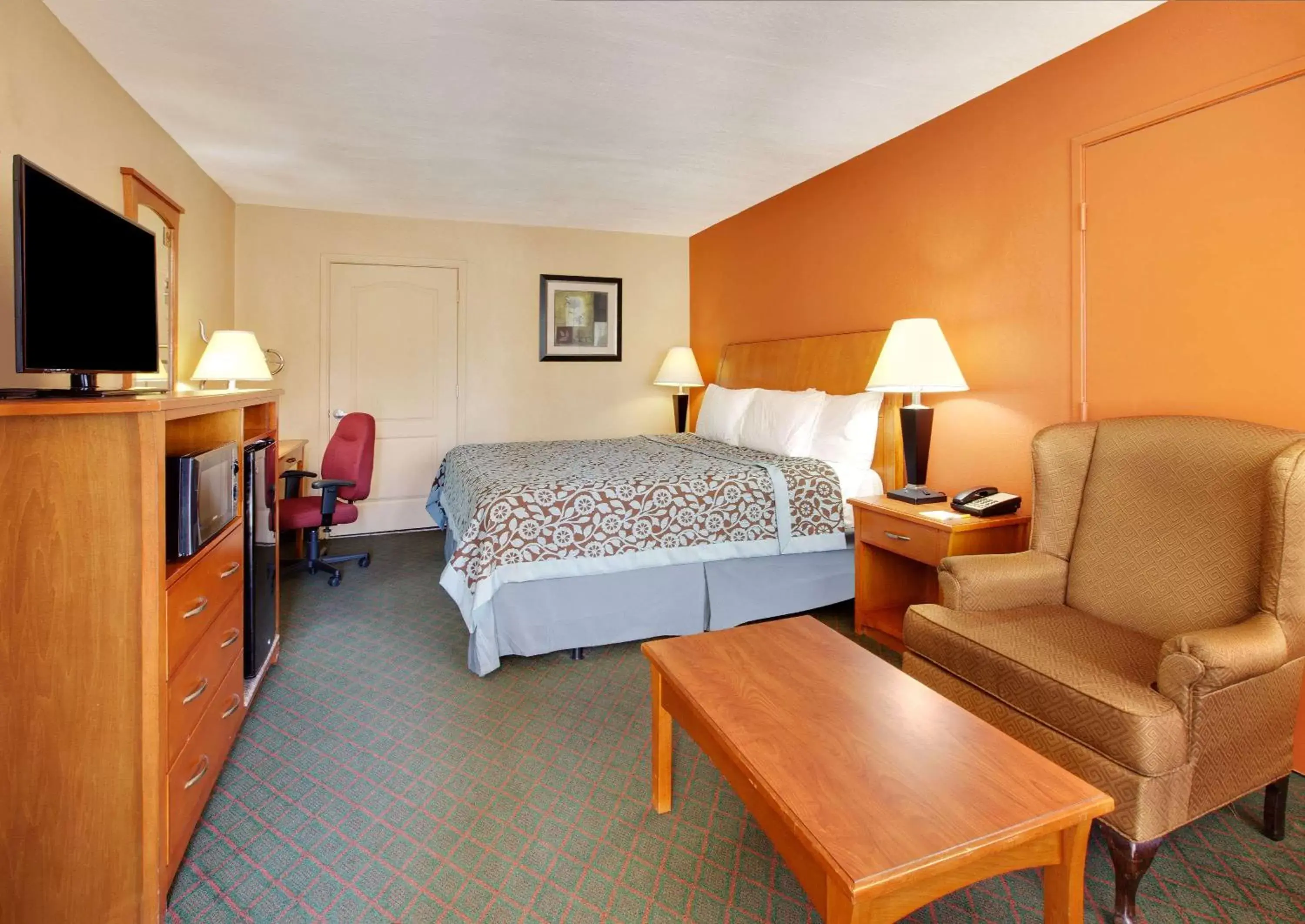 Photo of the whole room, Bed in Days Inn by Wyndham Fairfield