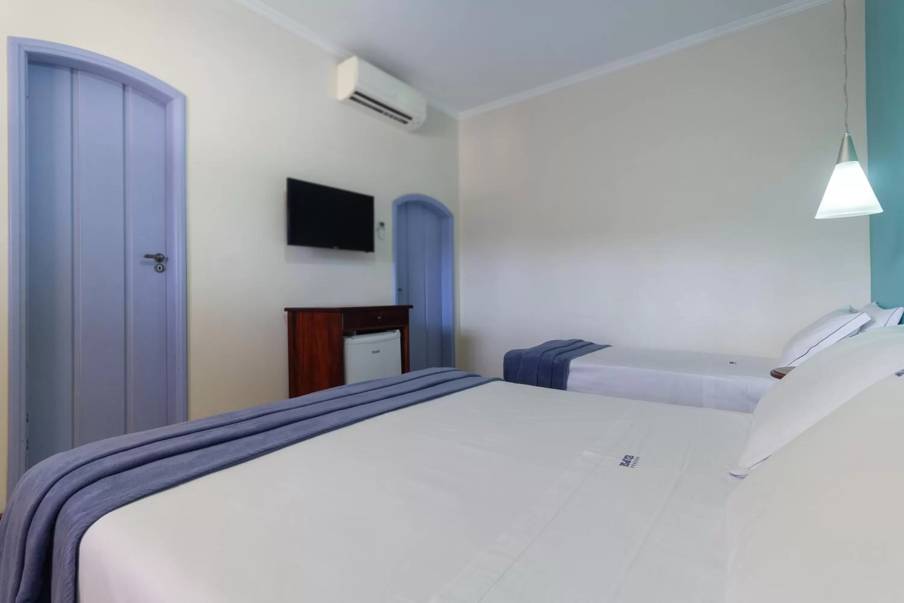 TV and multimedia, Bed in Pousada Eclipse Paraty