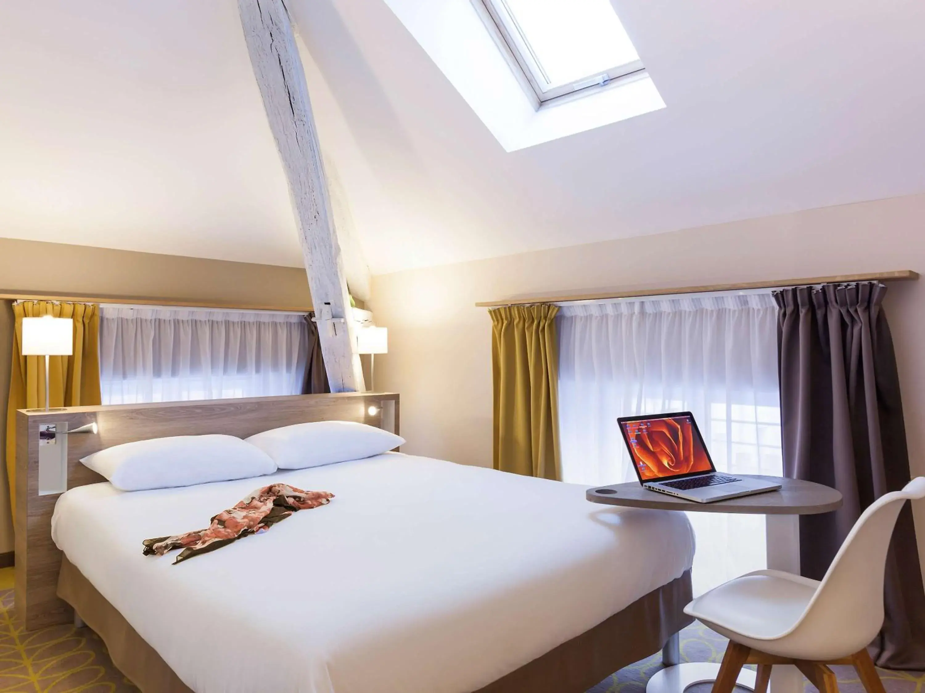 Photo of the whole room, Bed in ibis Styles Chaumont Centre Gare