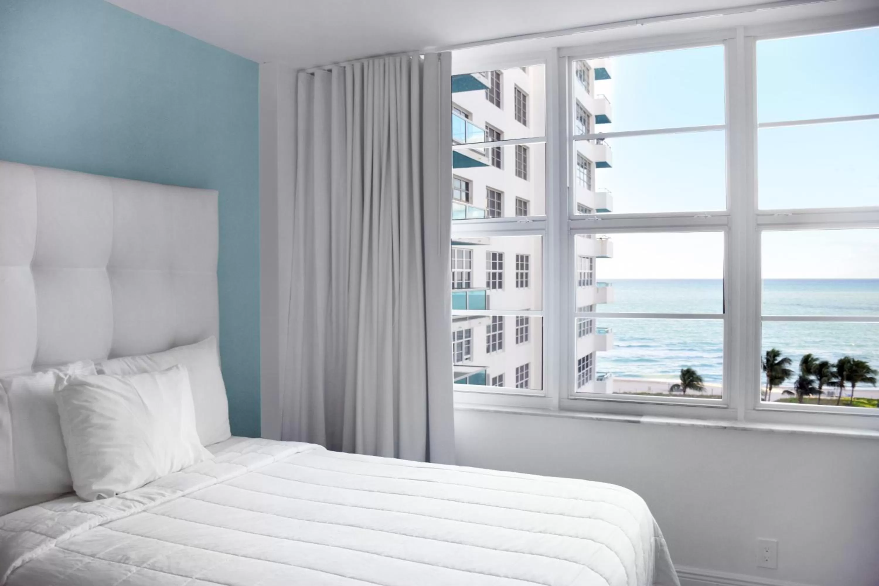 Bedroom, Bed in Seacoast Suites on Miami Beach