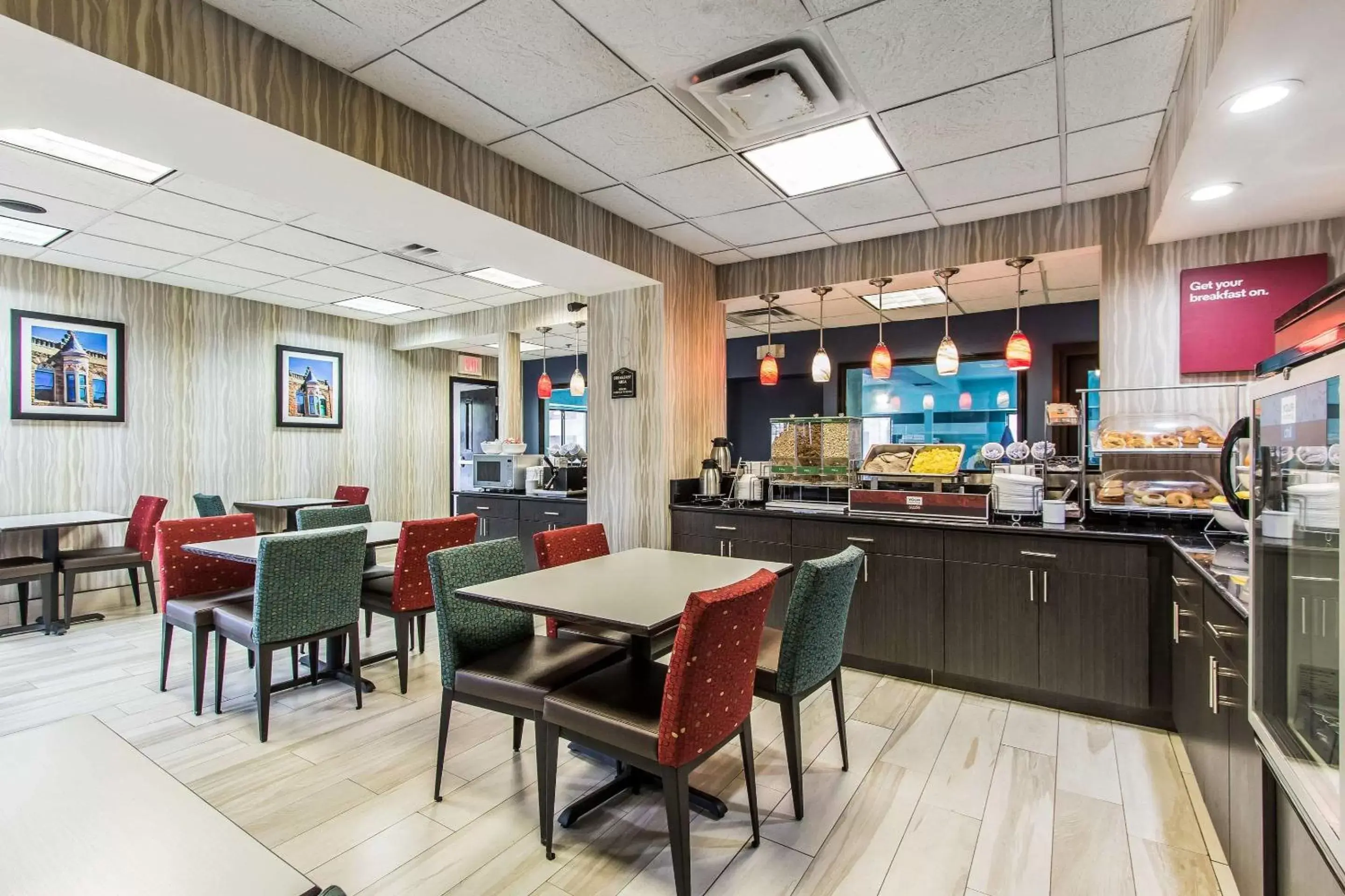 Restaurant/Places to Eat in Comfort Suites Fairgrounds West