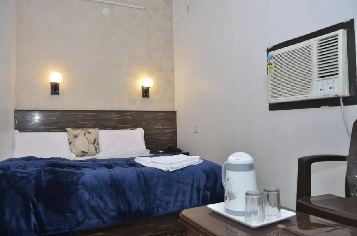 Bed in Hotel Kanha Inn Charbagh