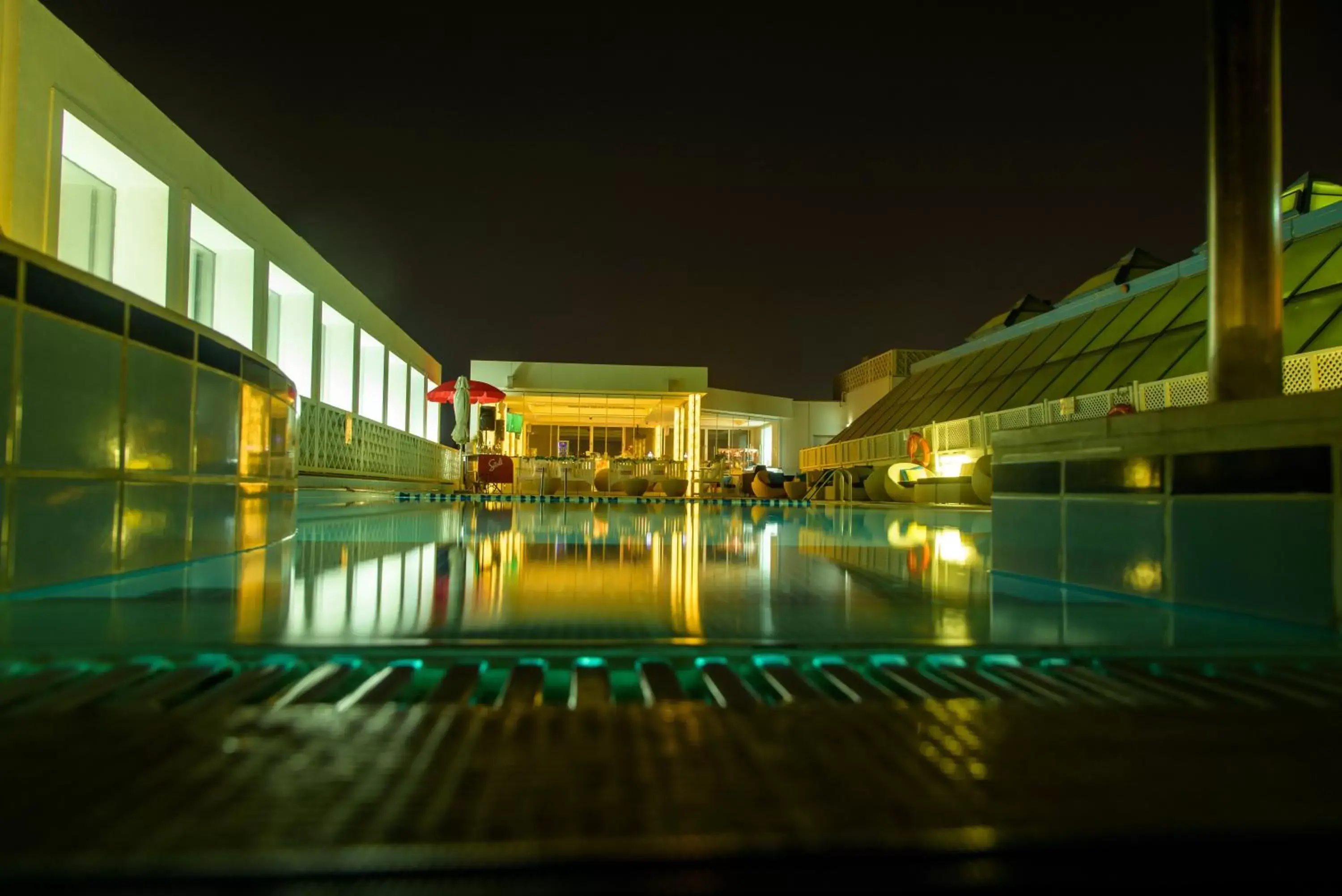 Swimming pool in Millennium Downtown