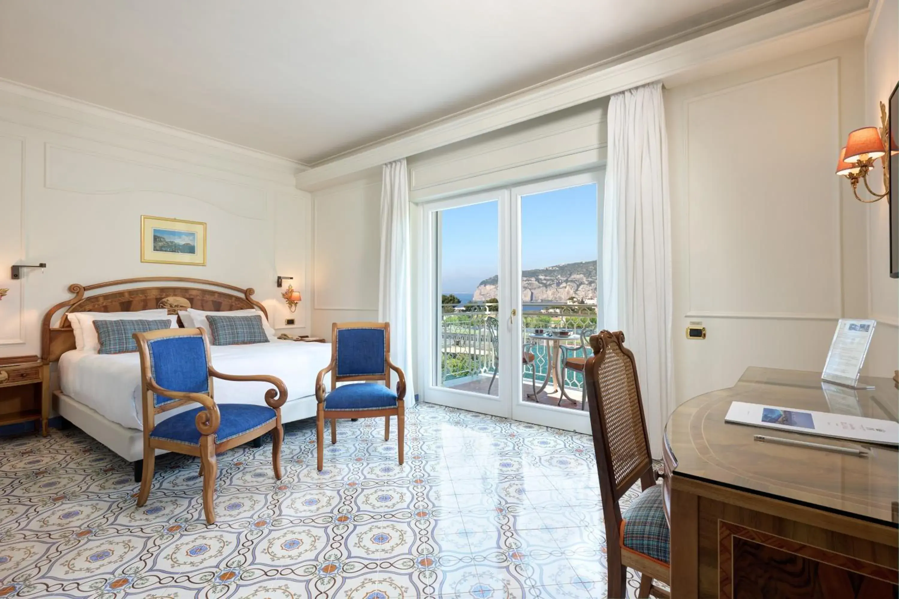 Deluxe Double or Twin Room with Side Sea View in Grand Hotel de la Ville Deluxe Double or Twin Room with Side Sea View in Grand Hotel de la Ville