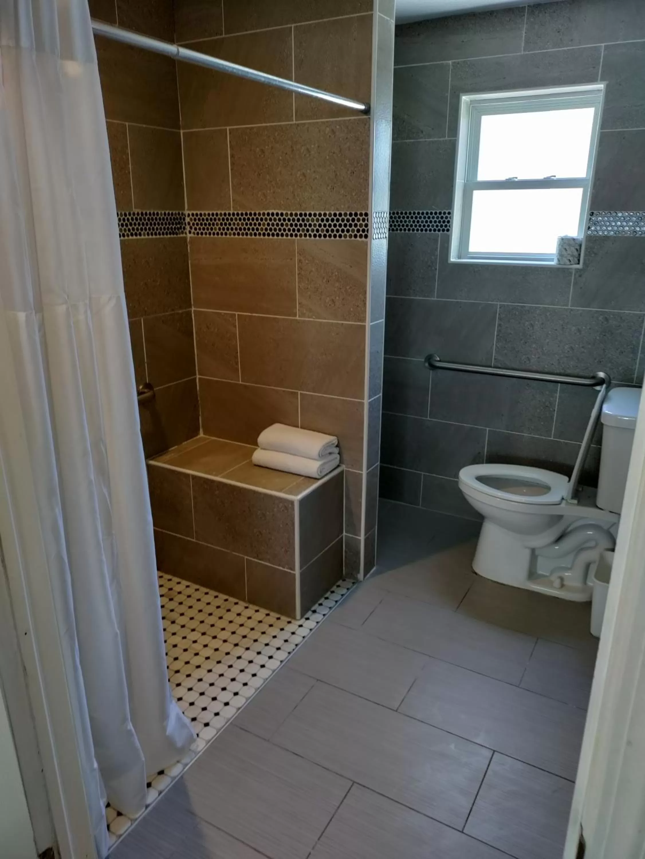 Shower in Sunset Beach Hotel