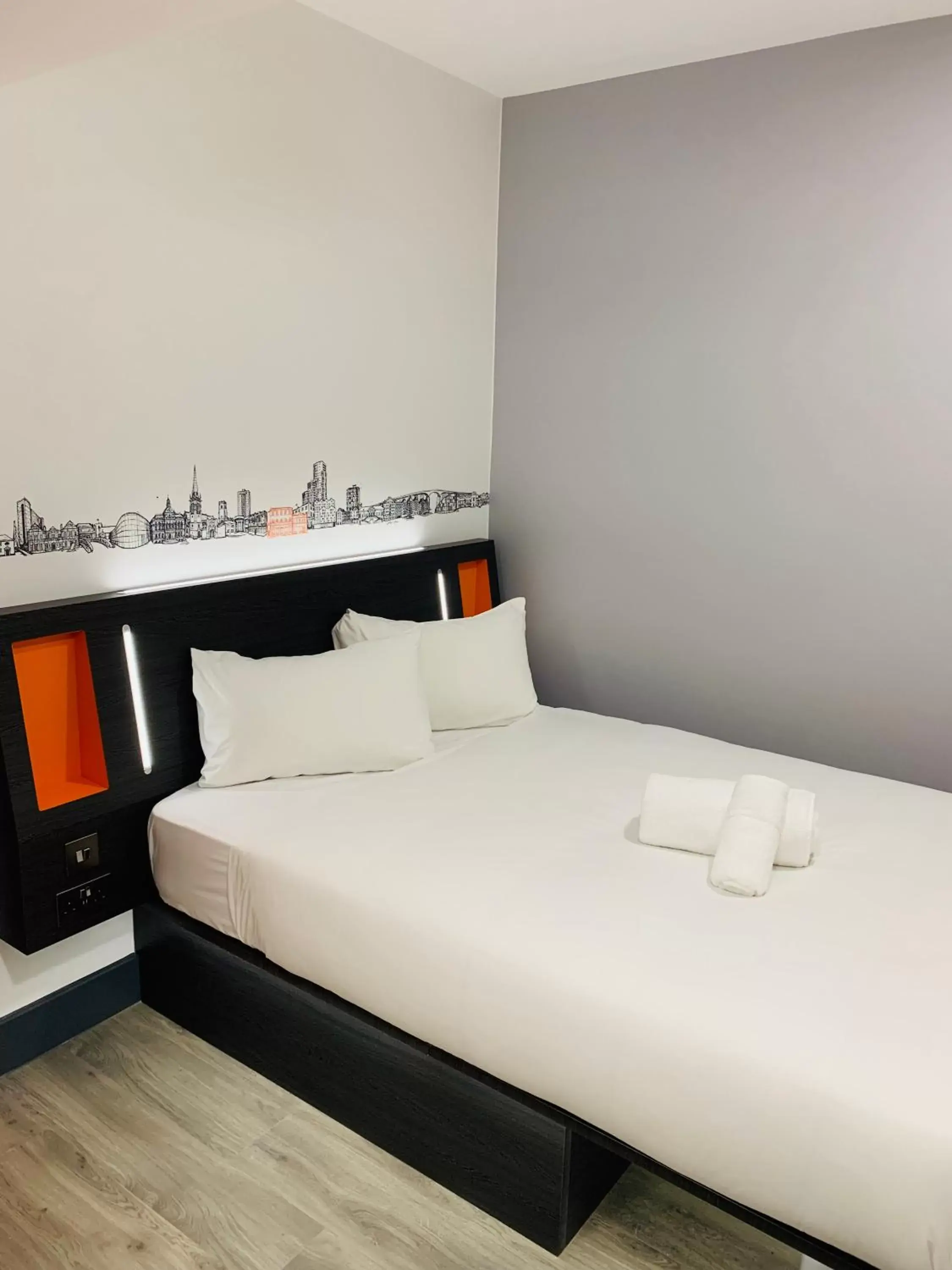 Bedroom, Bed in easyHotel Ipswich