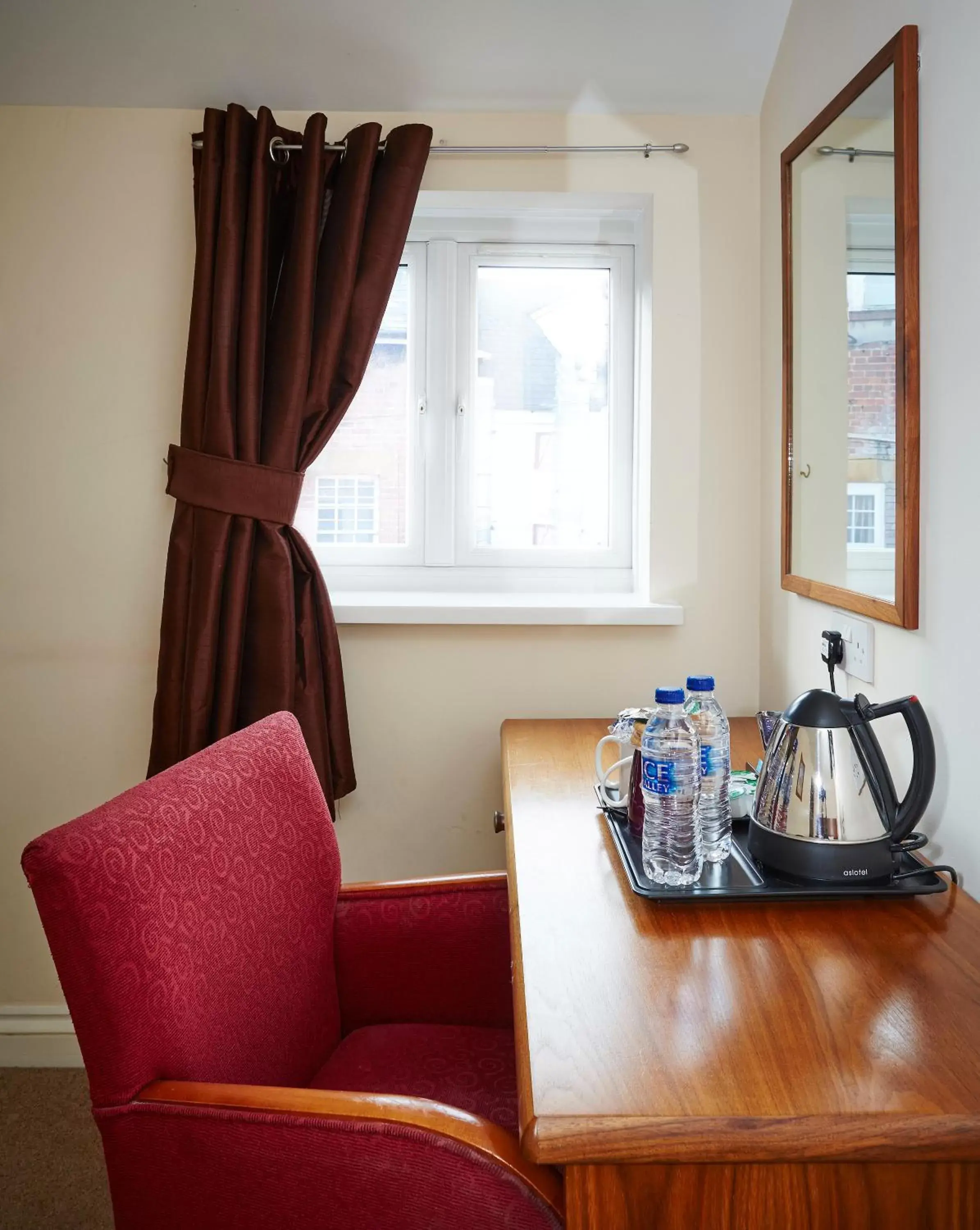 Coffee/tea facilities, Seating Area in The Terrace Lodge Hotel
