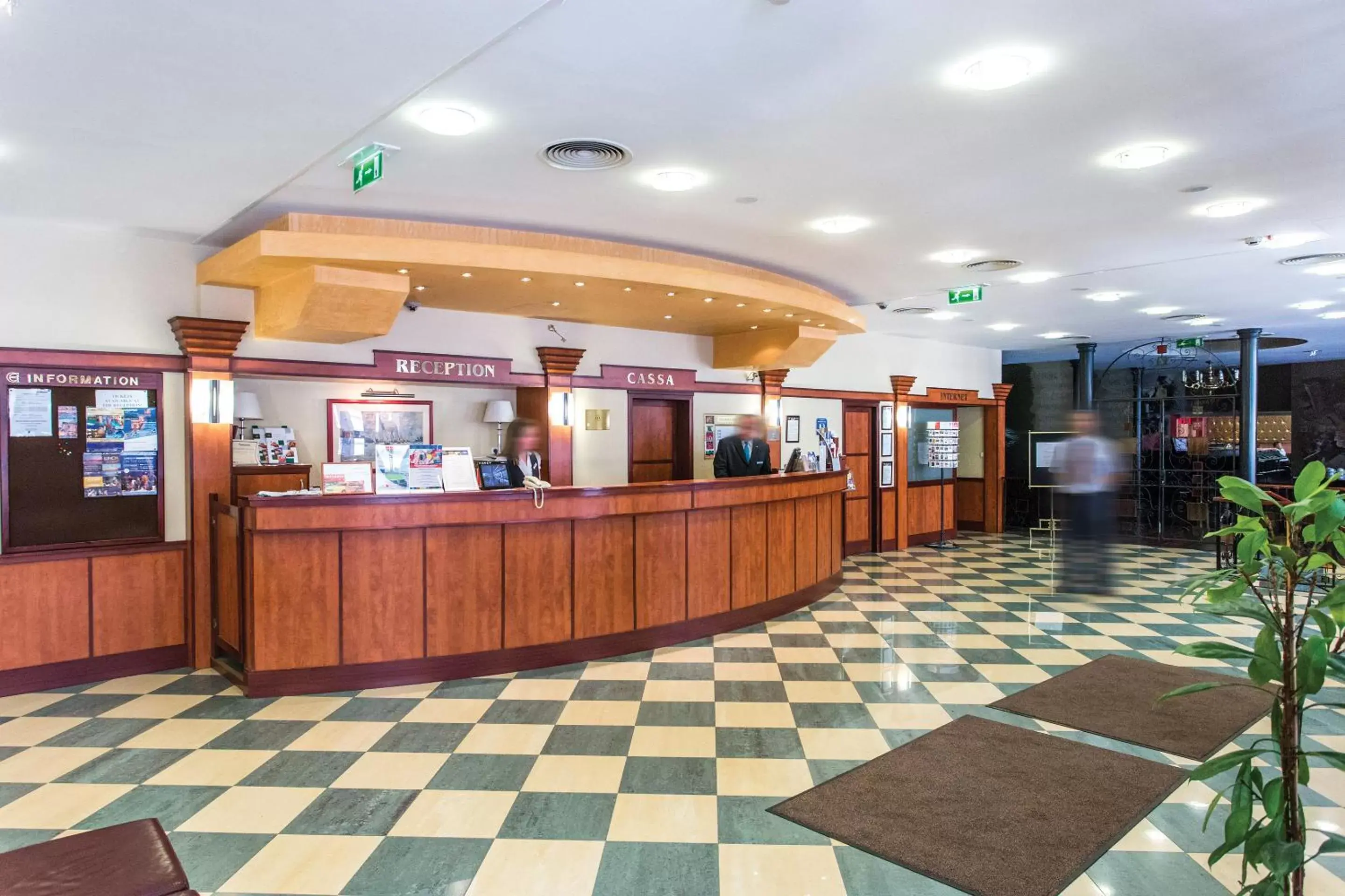 Lobby or reception in Danubius Hotel Erzsébet City Center