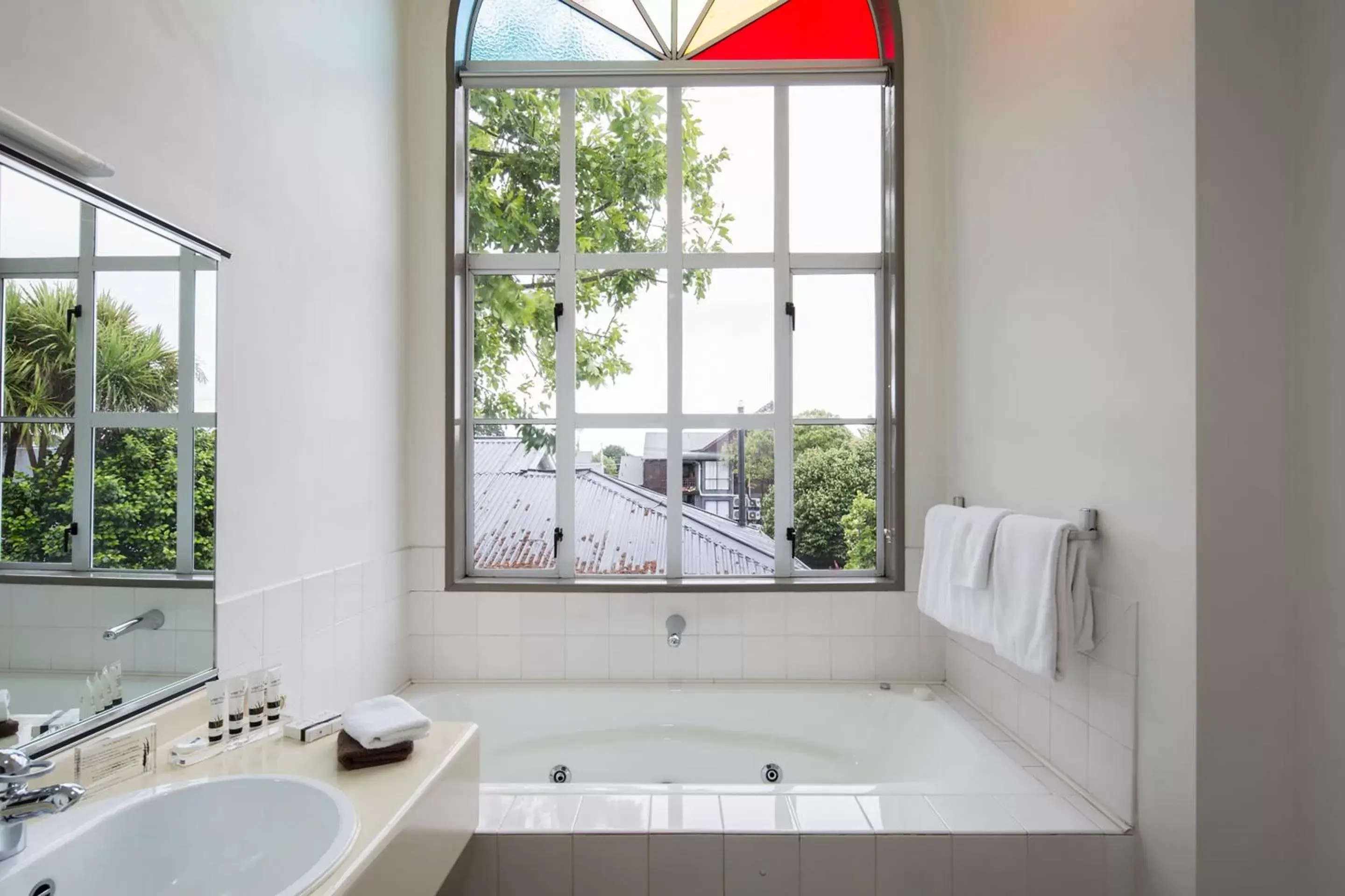 Bathroom in Pavilions Hotel