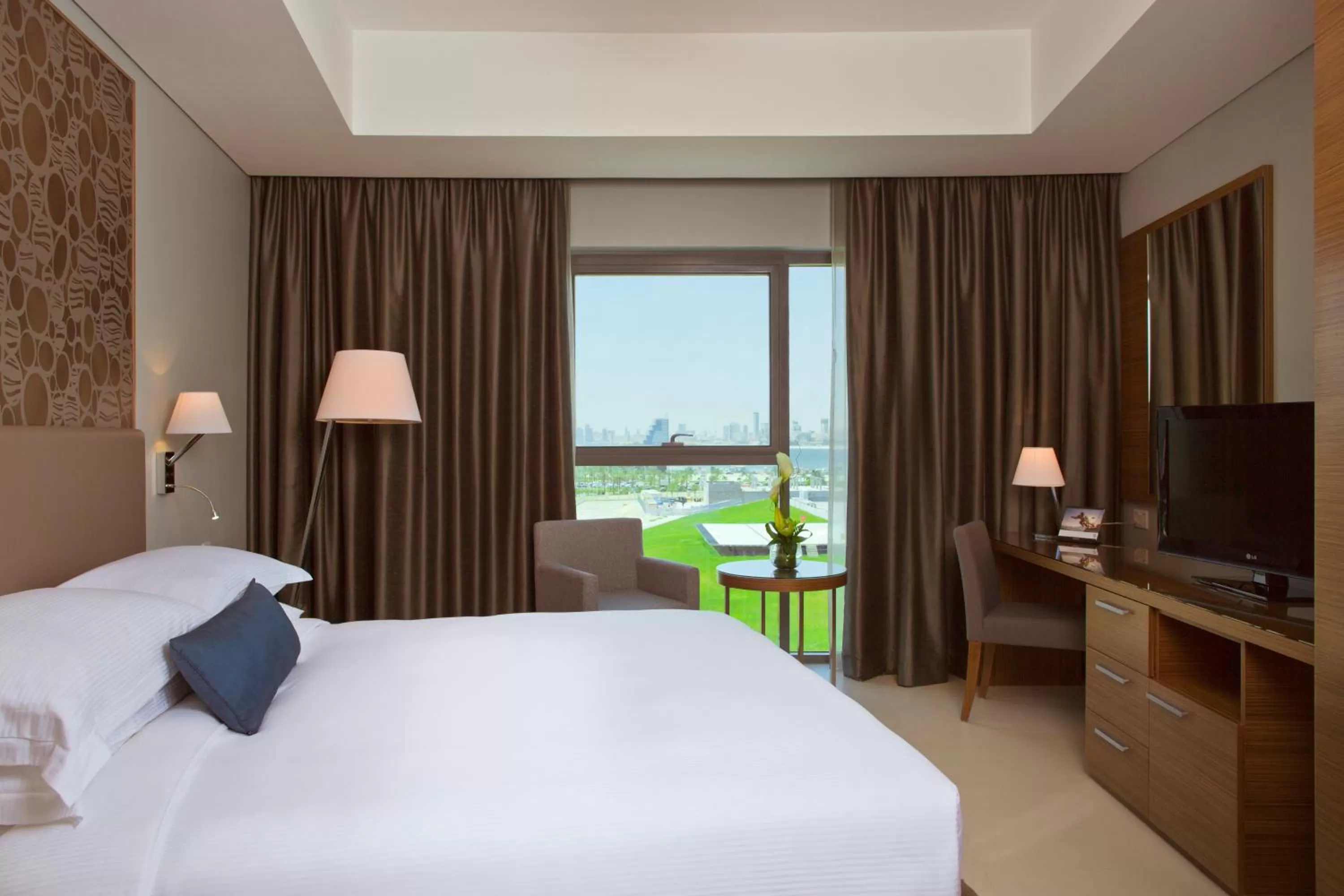 Bedroom, Bed in Majestic Arjaan by Rotana – Manama