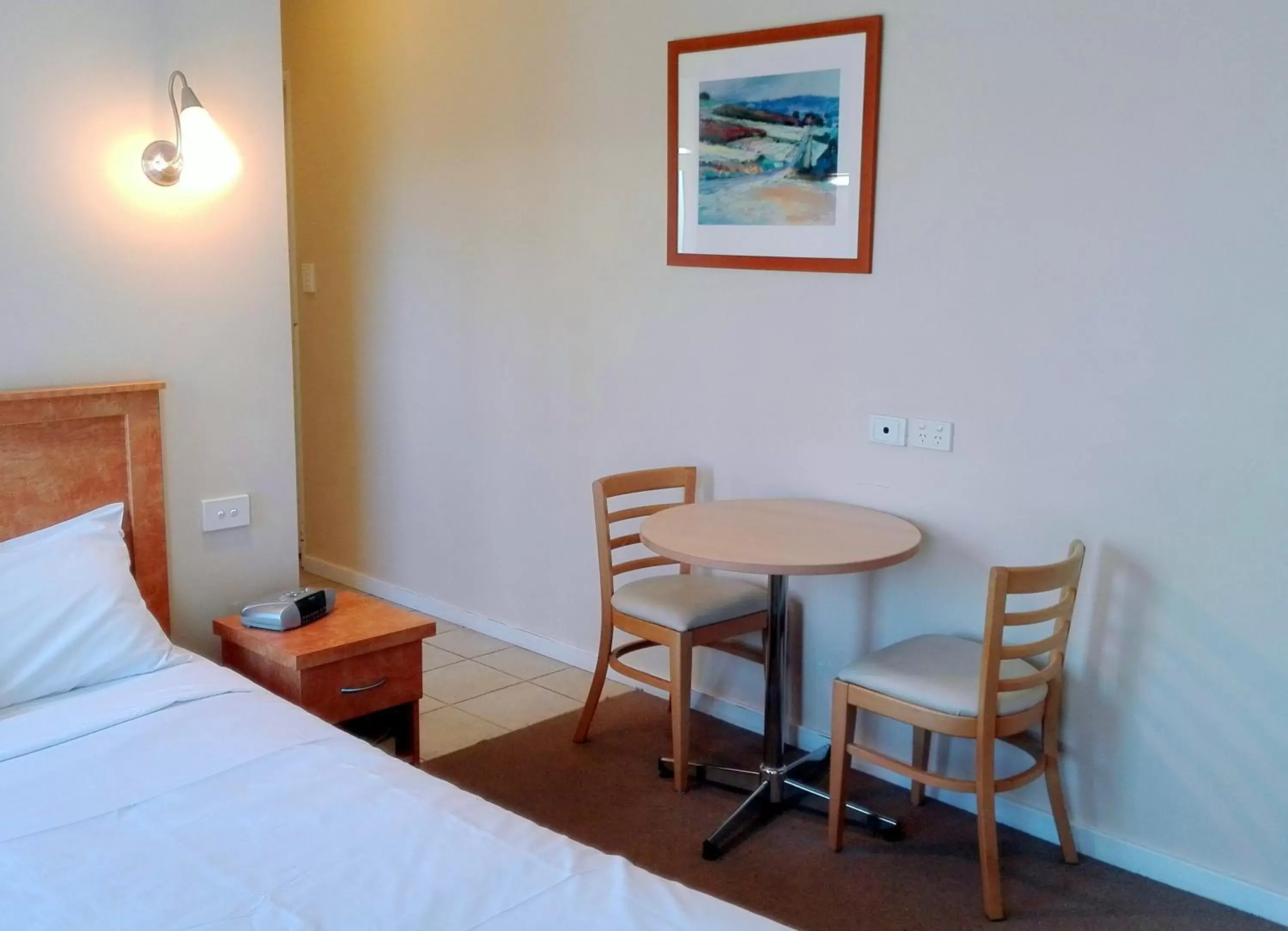 Seating area, Bed in Glen Inn Seating area, Bed in Glen Inn