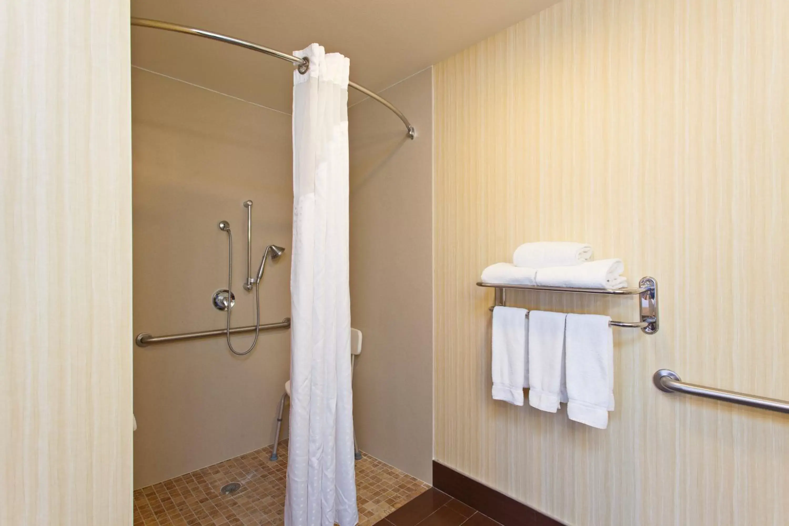 Photo of the whole room, Bathroom in Holiday Inn Express Hotel & Suites Twentynine Palms, an IHG Hotel