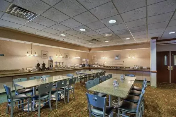 Breakfast in Medallion Inn and Suites Breakfast in Medallion Inn and Suites