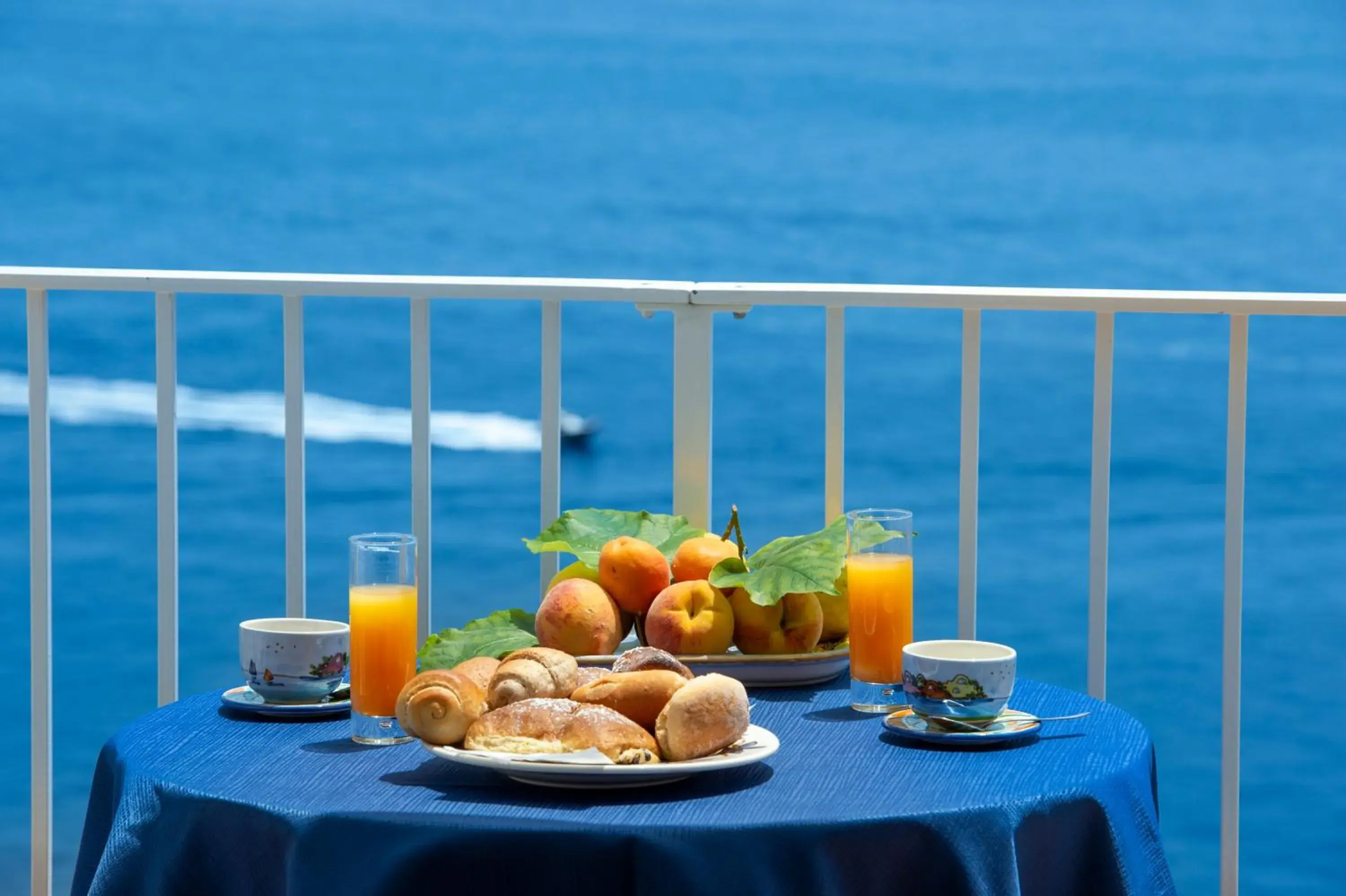 Breakfast, Sea View in Open Gate