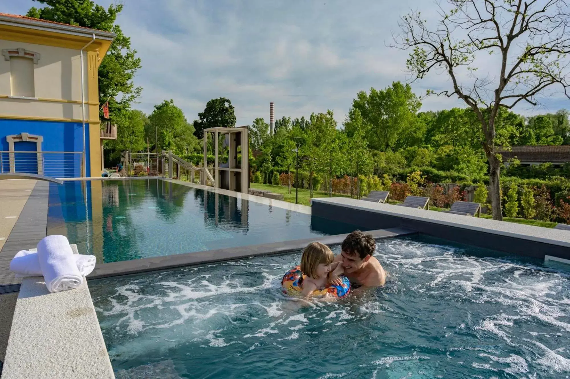 Hot Tub, Swimming Pool in Borgo Stazione Bike Inn