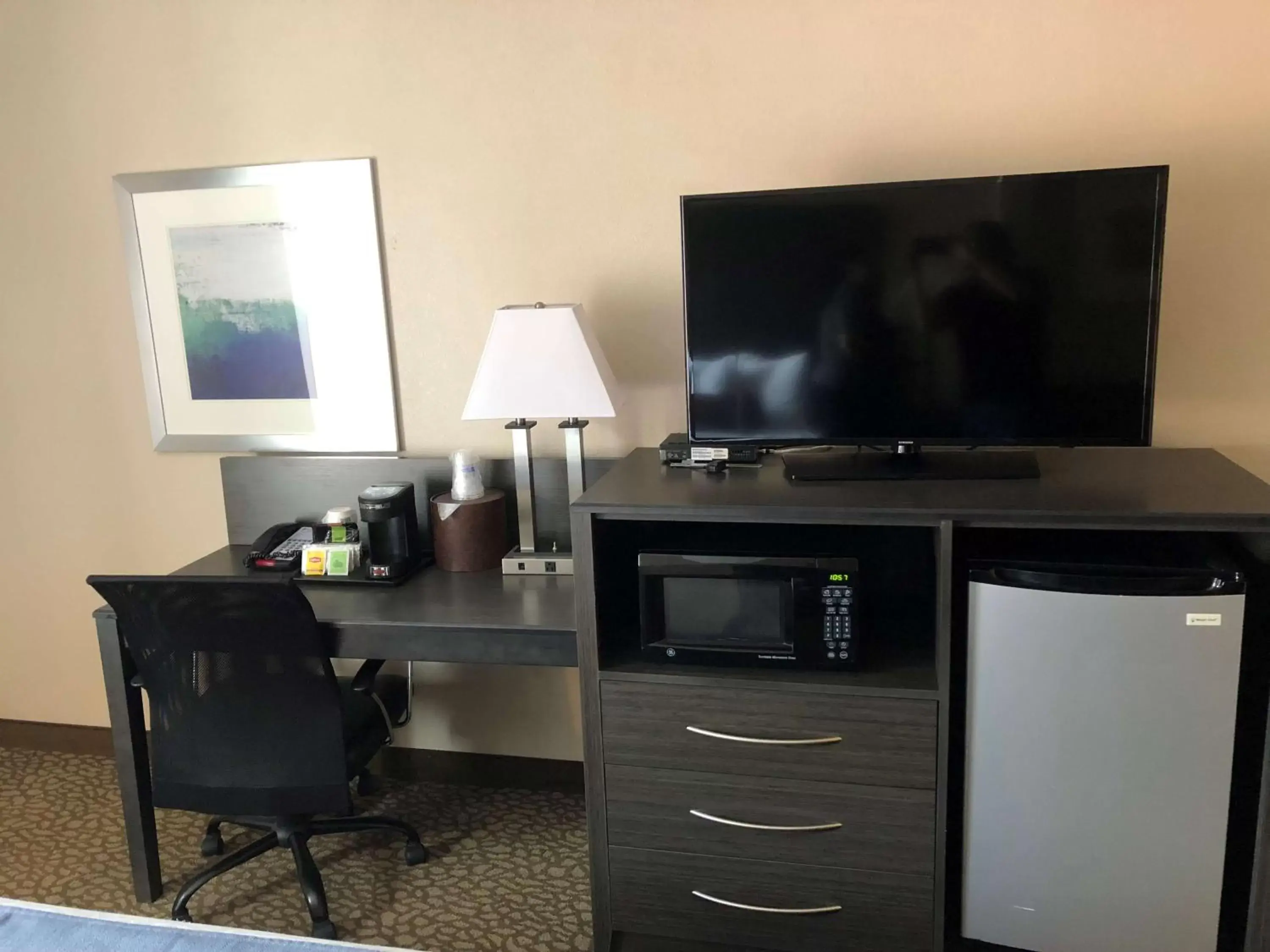 Photo of the whole room, TV/Entertainment Center in Best Western Plus Bradenton Hotel & Suites