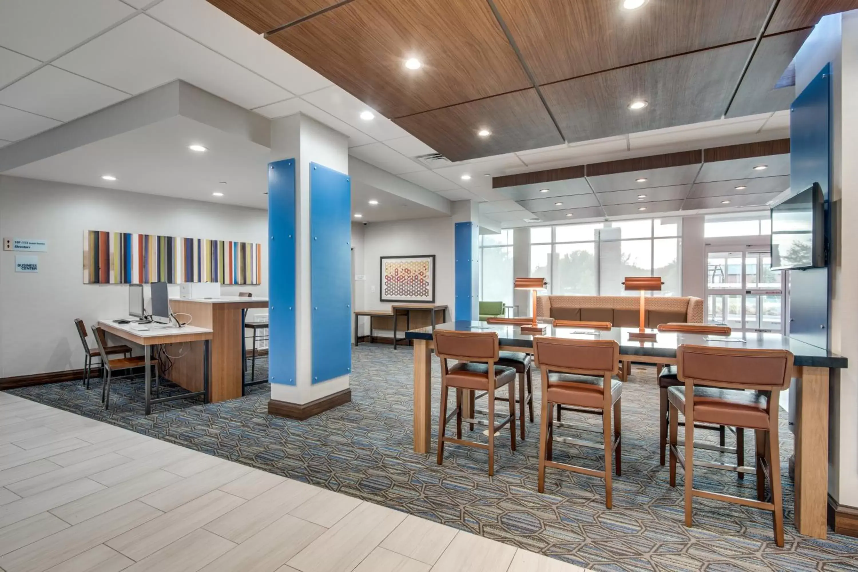 Property building in Holiday Inn Express & Suites Dallas North - Addison, an IHG Hotel