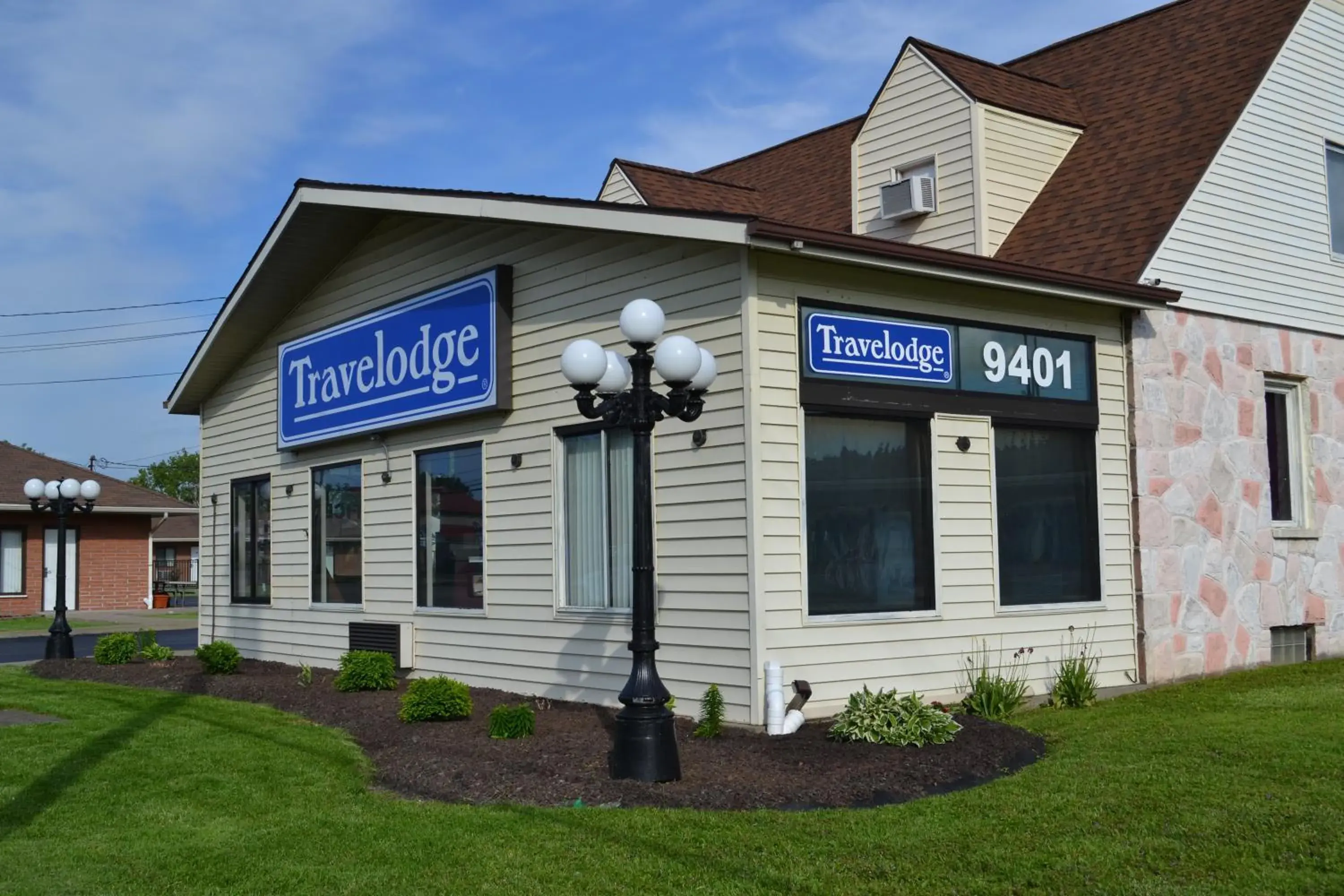 Street view, Property Building in Travelodge by Wyndham Niagara Falls