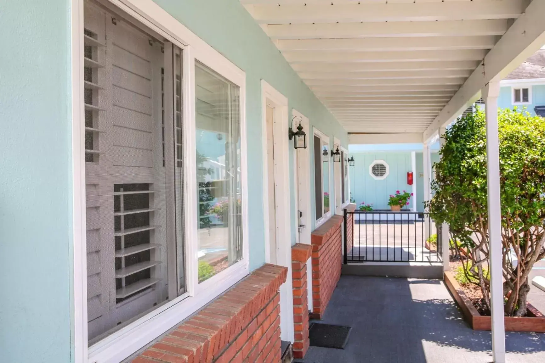 Property building in Bluebird Inn Property building in Bluebird Inn