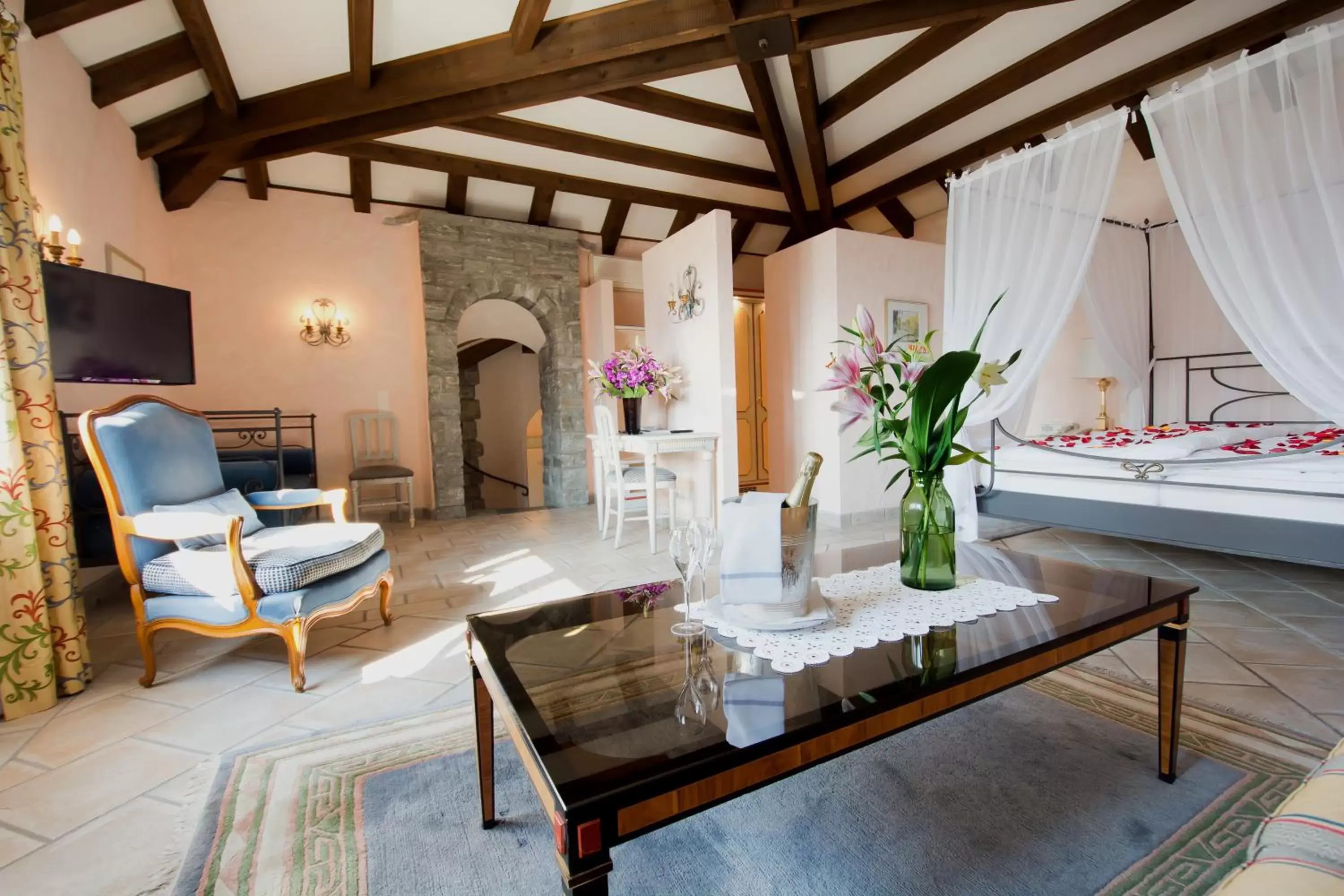 Bedroom, Seating Area in Romantik Hotel Castello Seeschloss