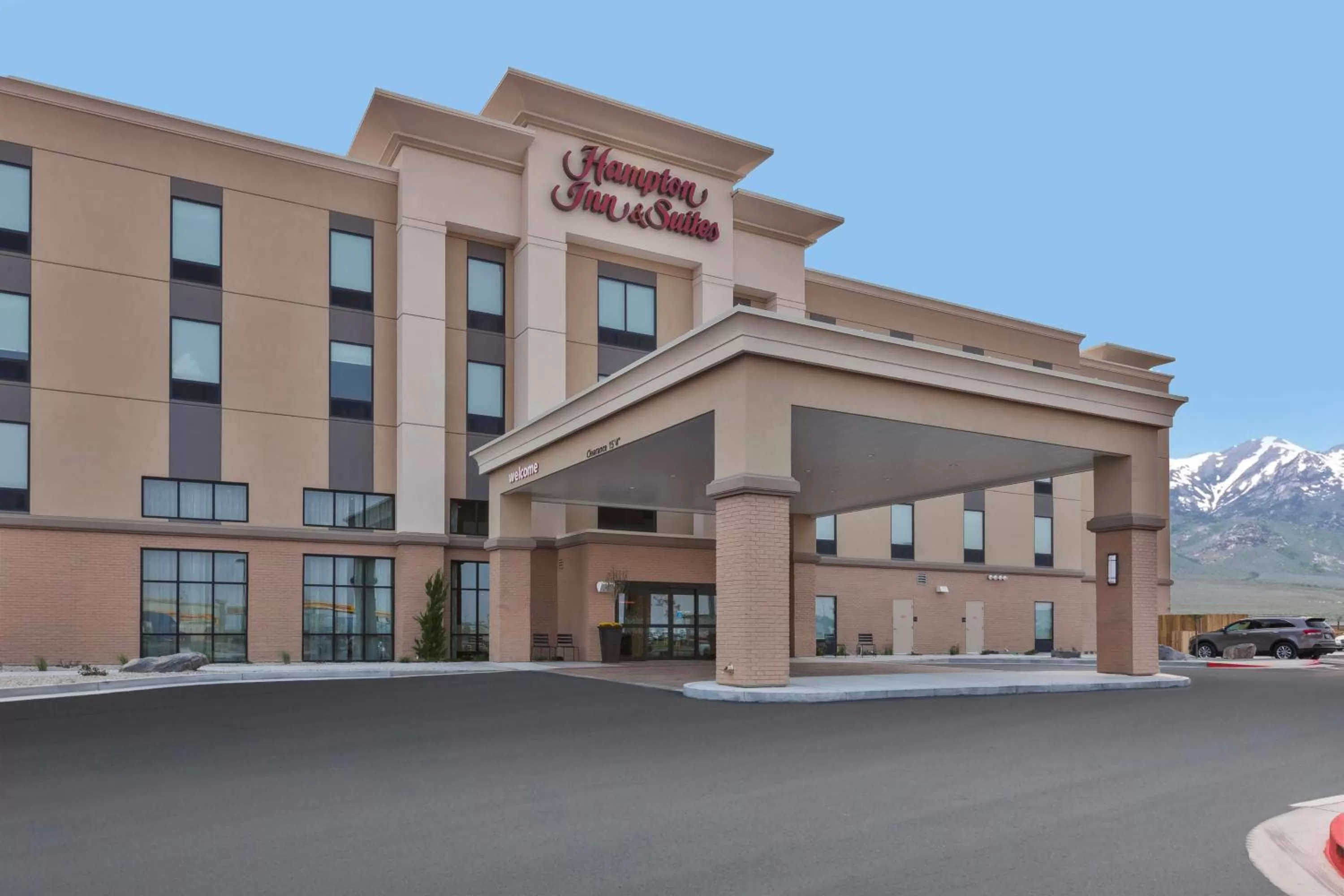Property building in Hampton Inn & Suites Wells, Nv