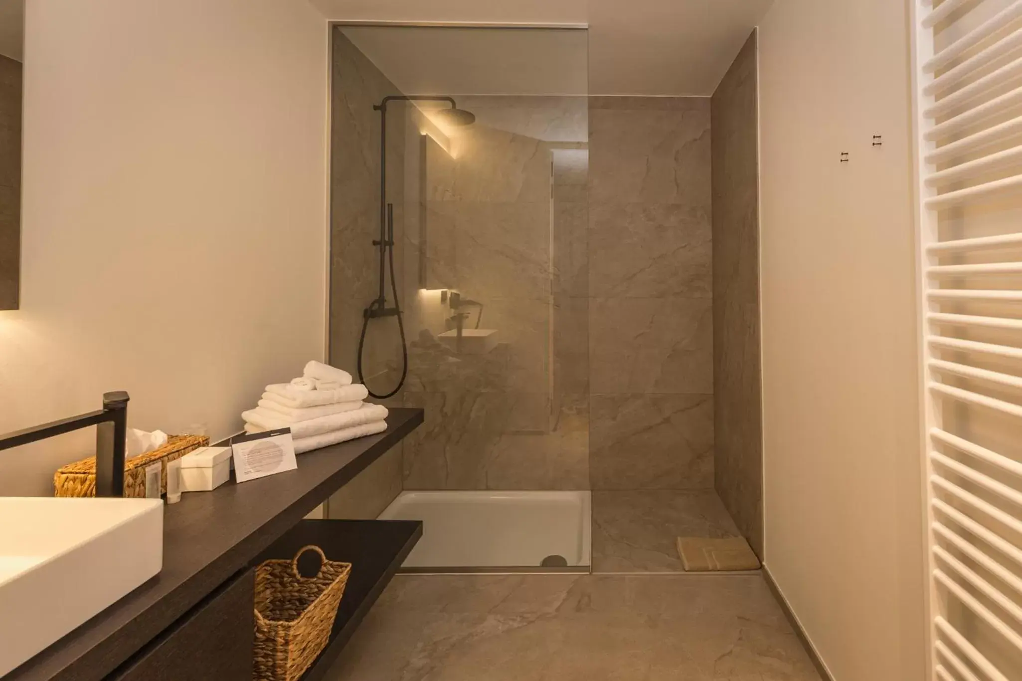 Superior Double or Twin Room in Hotel De Jachthoorn Superior Double or Twin Room in Hotel De Jachthoorn