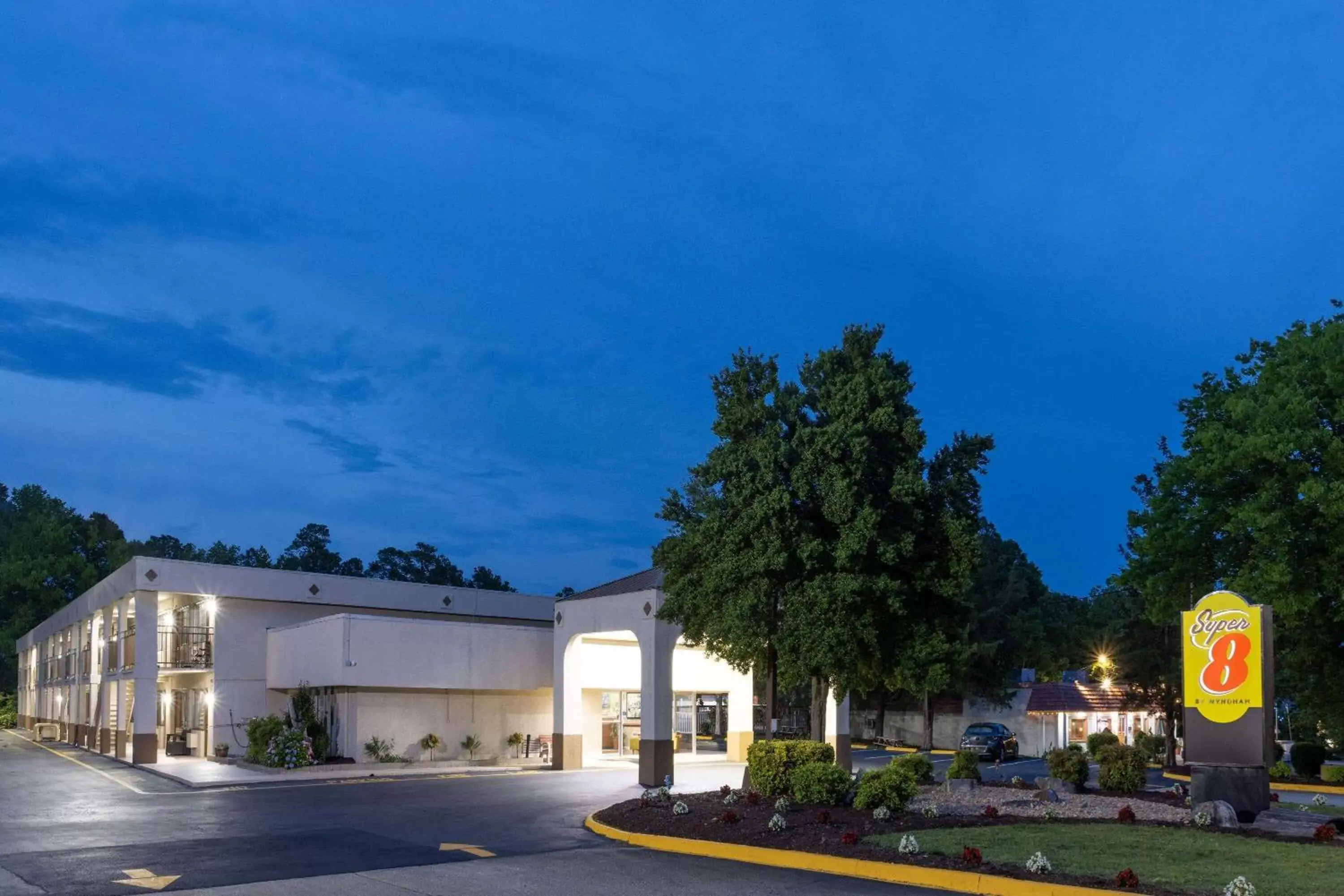 Property building in Super 8 by Wyndham Williamsburg/Historic Area Property building in Super 8 by Wyndham Williamsburg/Historic Area