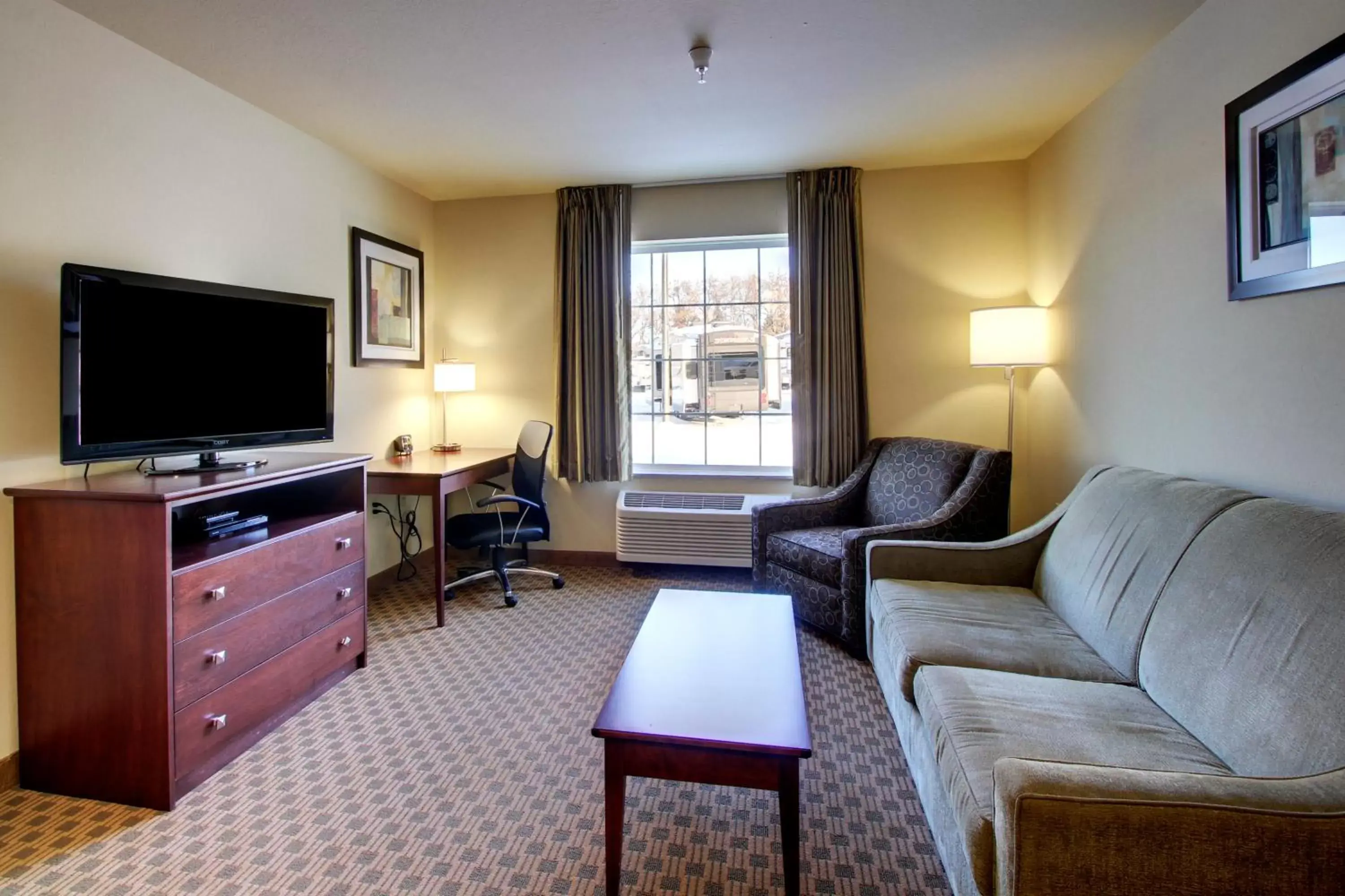 Living room, Seating Area in Cobblestone Inn & Suites - Rugby