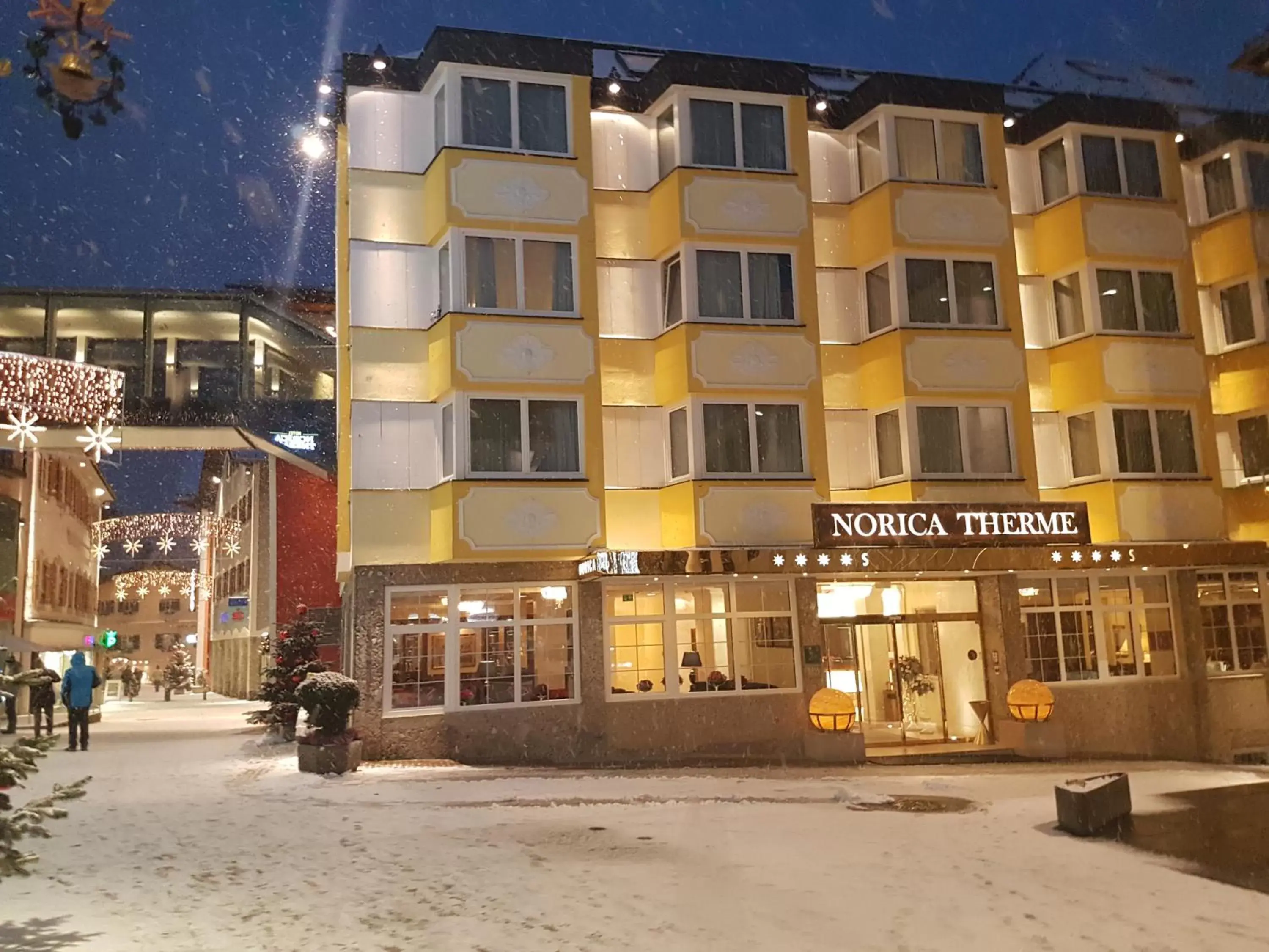 Facade/entrance, Property Building in Hotel Norica - Thermenhotels Gastein mit dem Bademantel direkt in die Therme