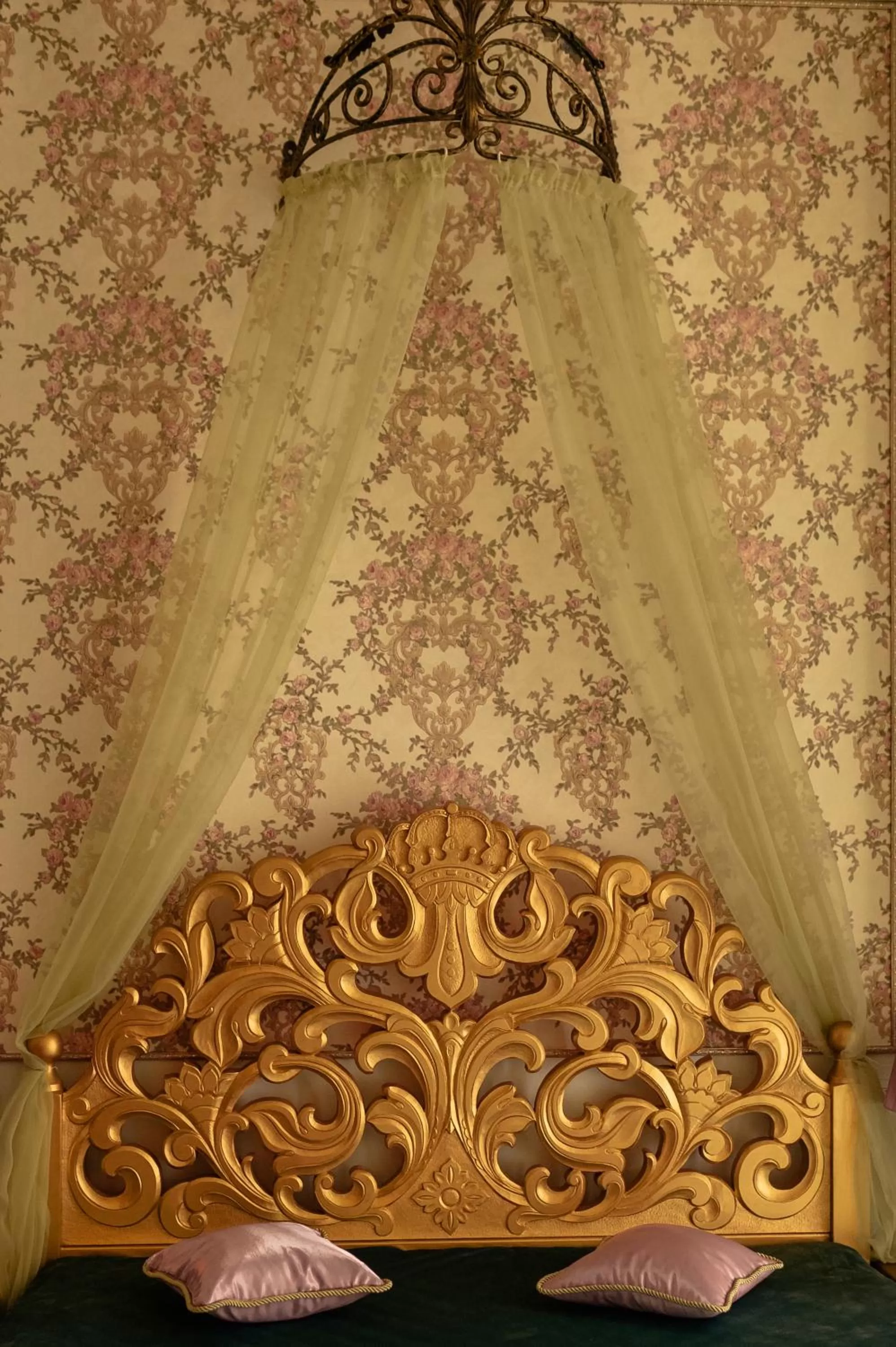 Decorative detail in Belle Epoque Boutique (Adult Only)