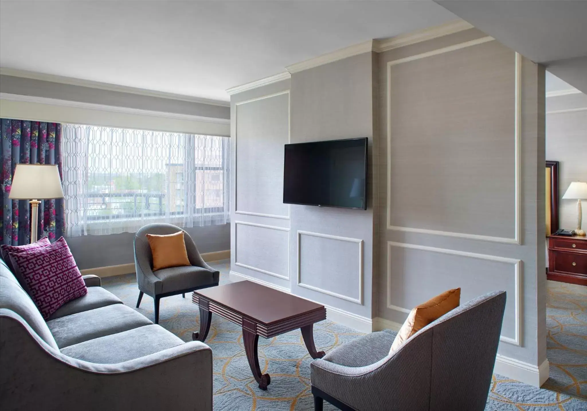 Photo of the whole room, Seating Area in Omni Shoreham Hotel