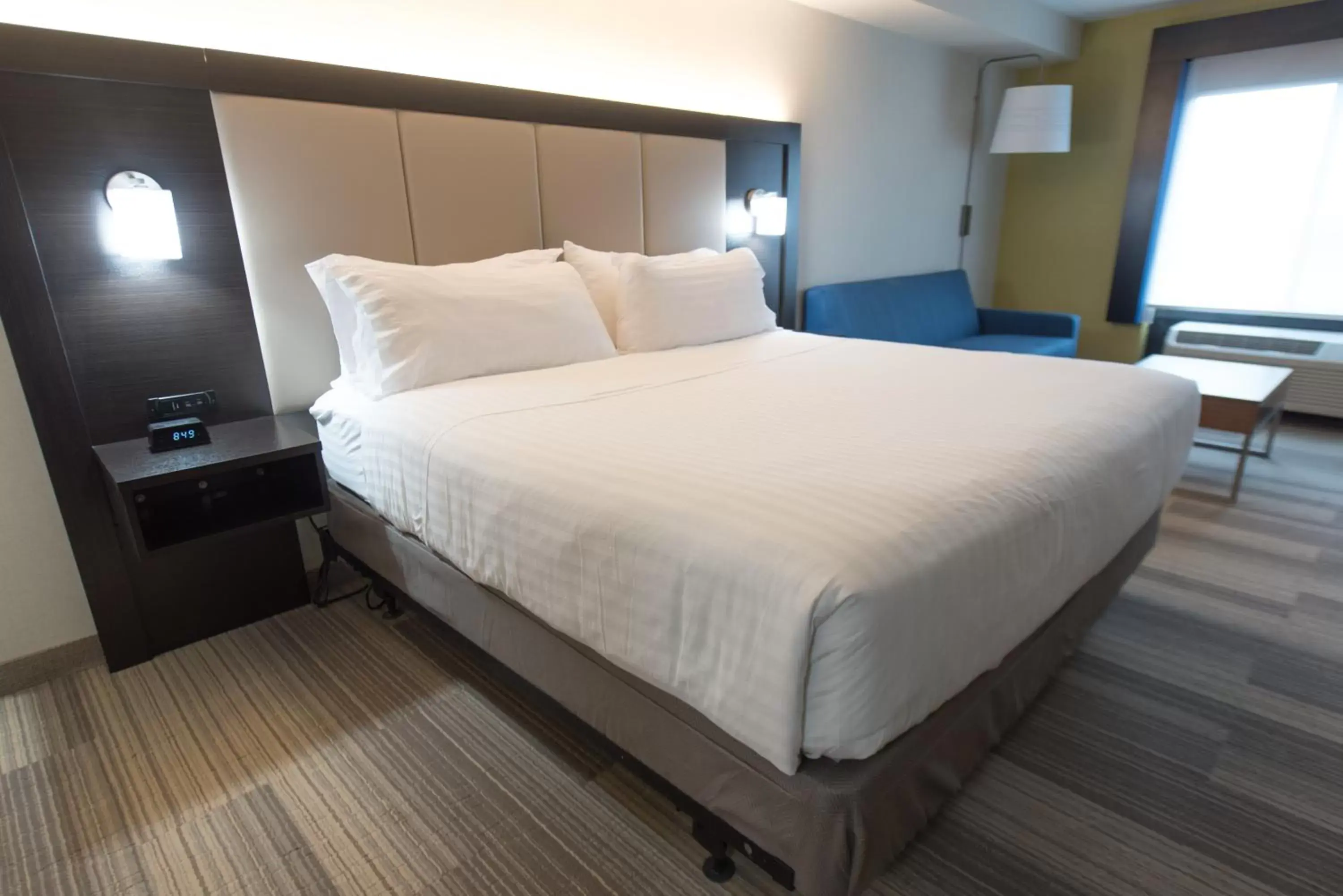 Photo of the whole room, Bed in Holiday Inn Express Hotel & Suites Erie - North East, an IHG Hotel