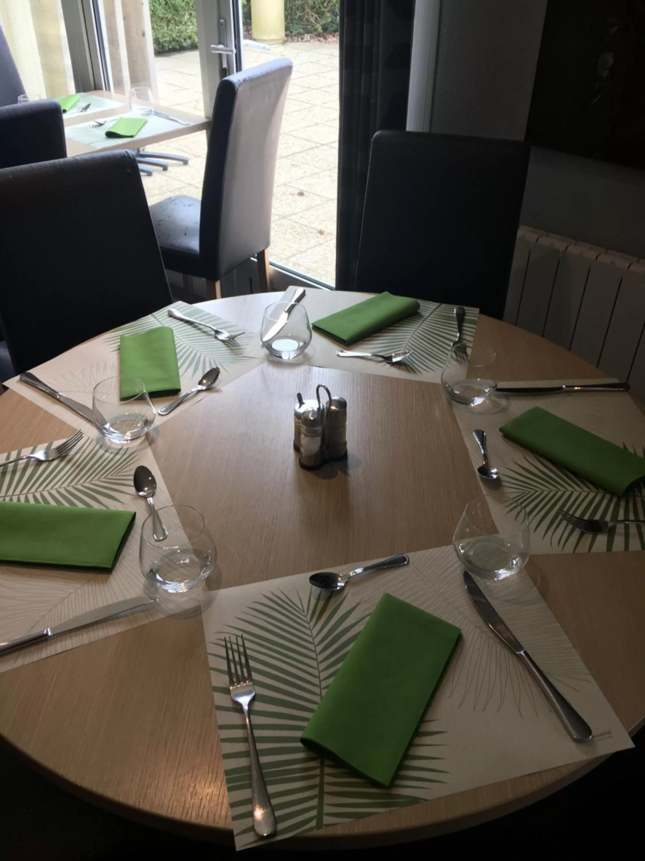 Staff in Hôtel Relais d'Étretat