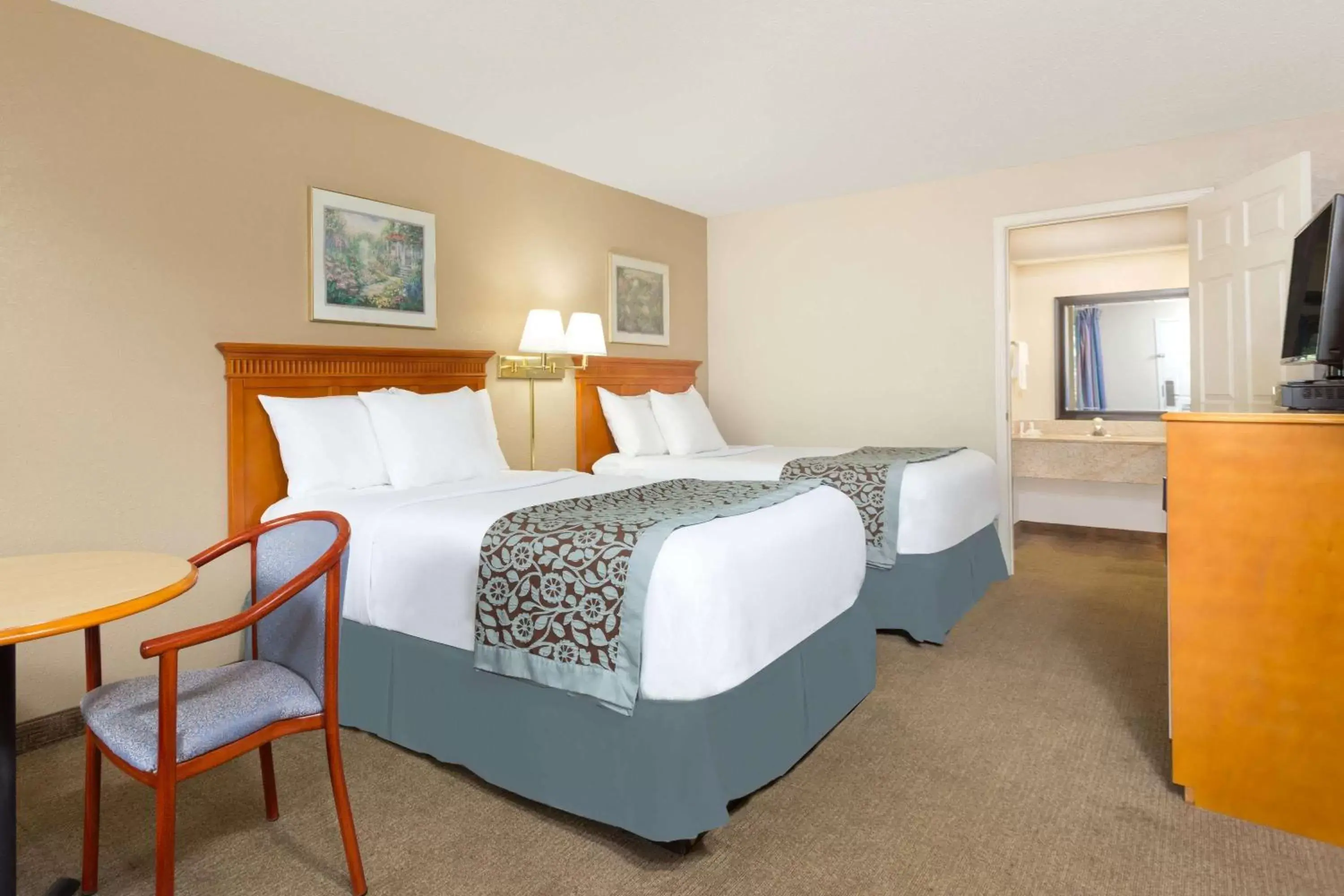 Photo of the whole room, Bed in Days Inn by Wyndham Elberton