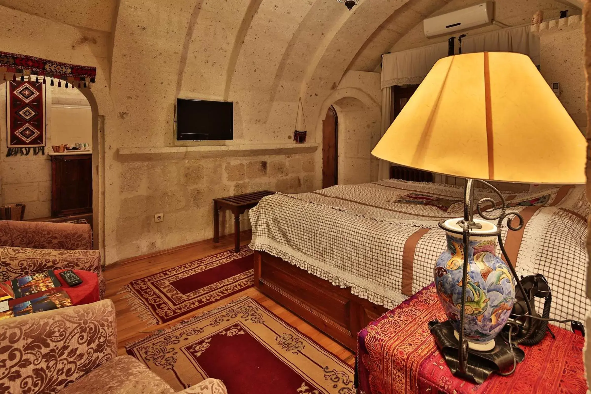 Photo of the whole room, Seating Area in Cappadocia Cave Suites