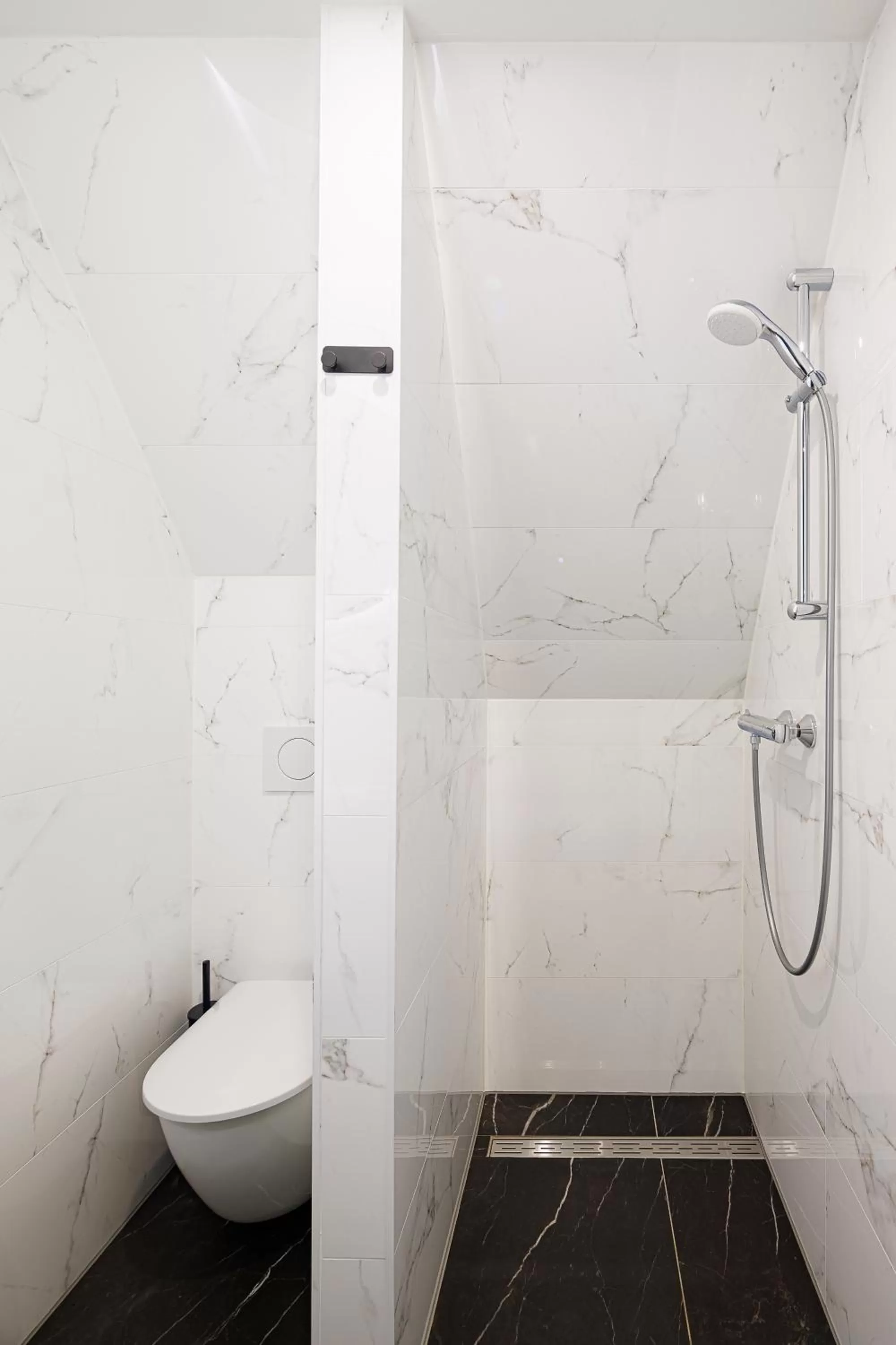 Shower in Ciao Papa Hotel Amsterdam Central Station