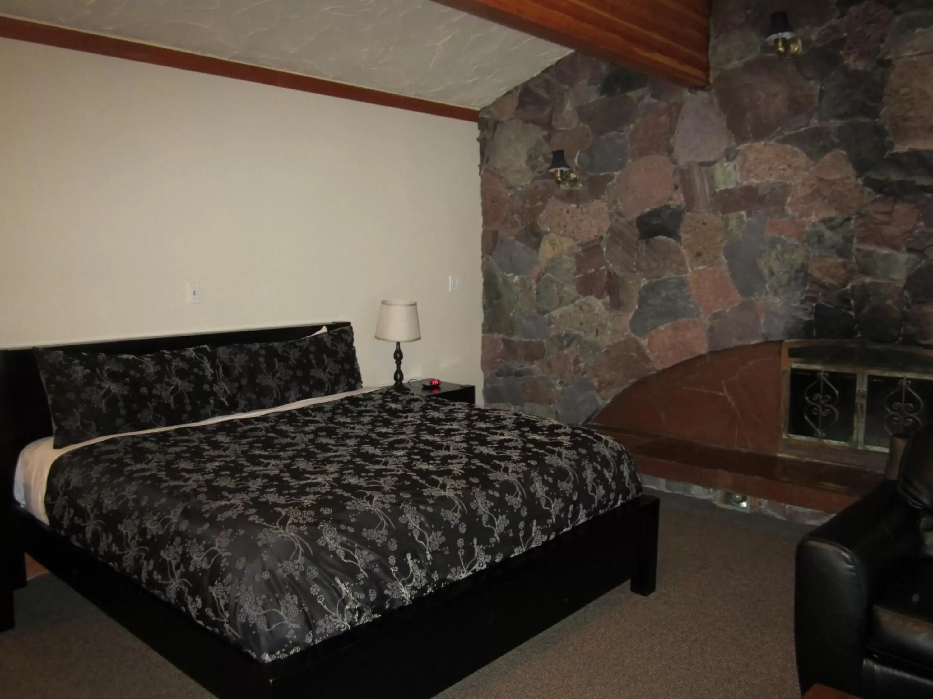 Bedroom, Bed in The Lodge At Skeena Landing