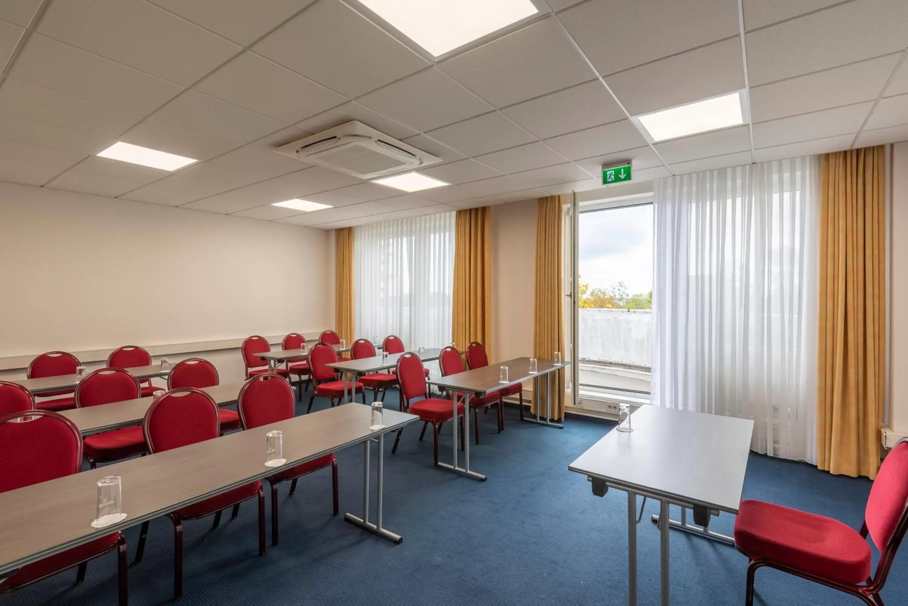 Meeting/conference room in Holiday Inn Munich Unterhaching, an IHG Hotel