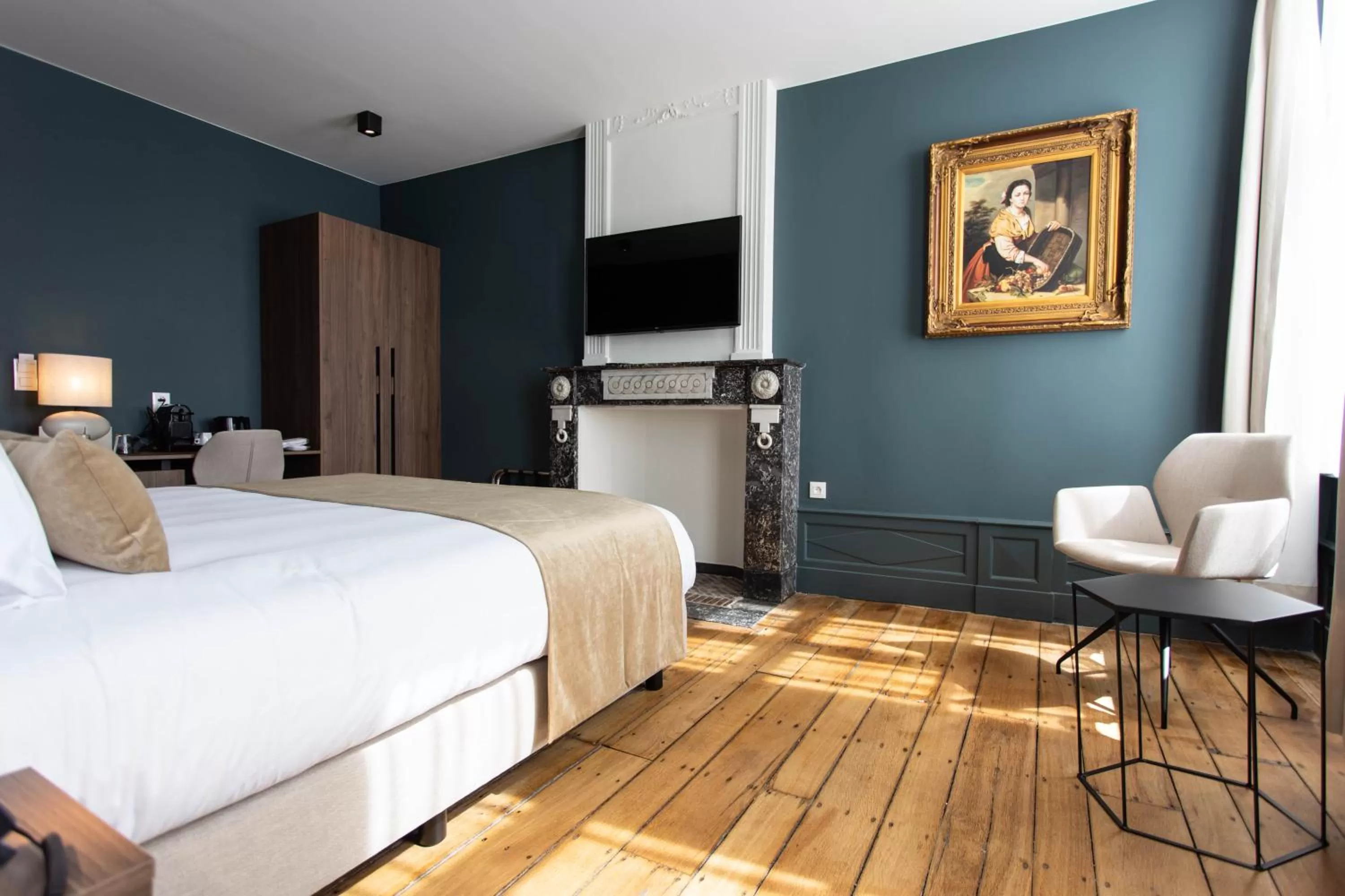 Photo of the whole room, Bed in Petit-Roannay